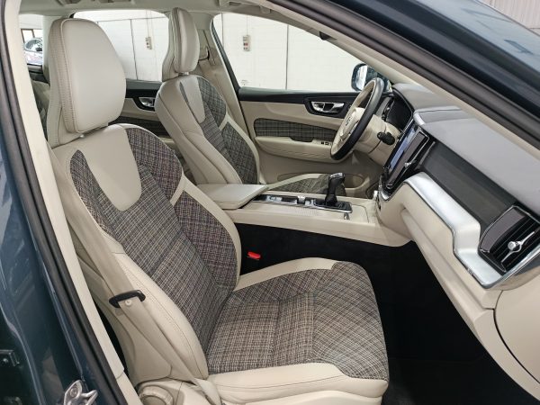 VOLVO XC60 MOMENTUM 2.0 D3 150CV 2WD S&S MT6 - Image 15