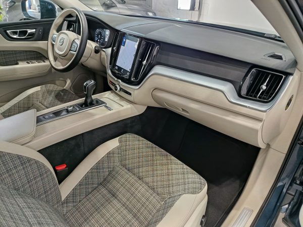 VOLVO XC60 MOMENTUM 2.0 D3 150CV 2WD S&S MT6 - Image 16