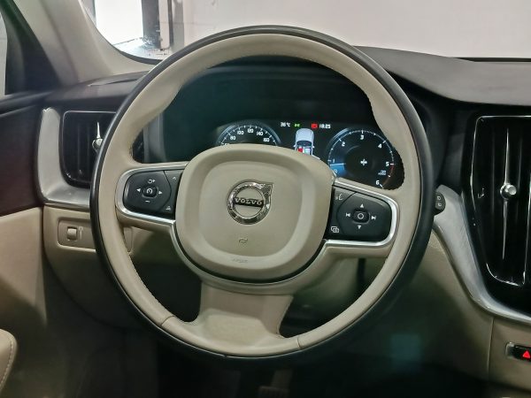 VOLVO XC60 MOMENTUM 2.0 D3 150CV 2WD S&S MT6 - Image 20