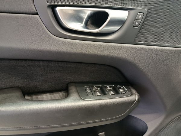 VOLVO XC60 2.0 T6 INSCRIPTION RECHARGE PLUG-IN AWD - Image 20
