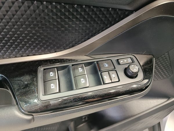 TOYOTA CHR 1.8 HYBRID ADVANCE 125H - Image 22