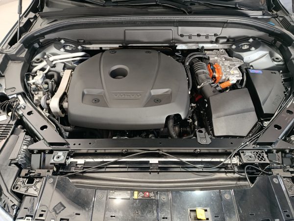 VOLVO XC60 2.0 T6 INSCRIPTION RECHARGE PLUG-IN AWD - Image 25
