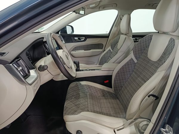 VOLVO XC60 MOMENTUM 2.0 D3 150CV 2WD S&S MT6 - Image 8