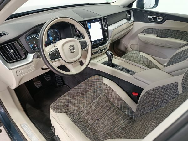 VOLVO XC60 MOMENTUM 2.0 D3 150CV 2WD S&S MT6 - Image 9