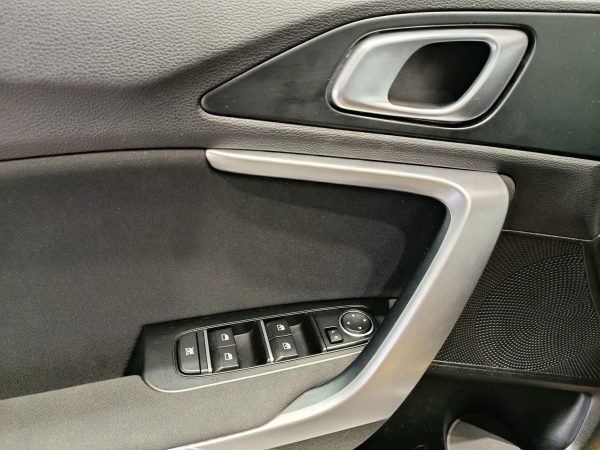 KIA XCEED 1.0T-GDi DRIVE 120CV - Imagen 19