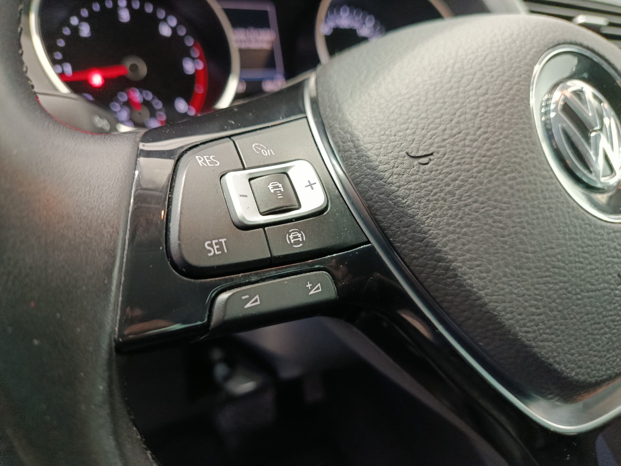 VOLKSWAGEN TIGUAN R-LINE 2.0TDI 150CV DSG - Imagen 16