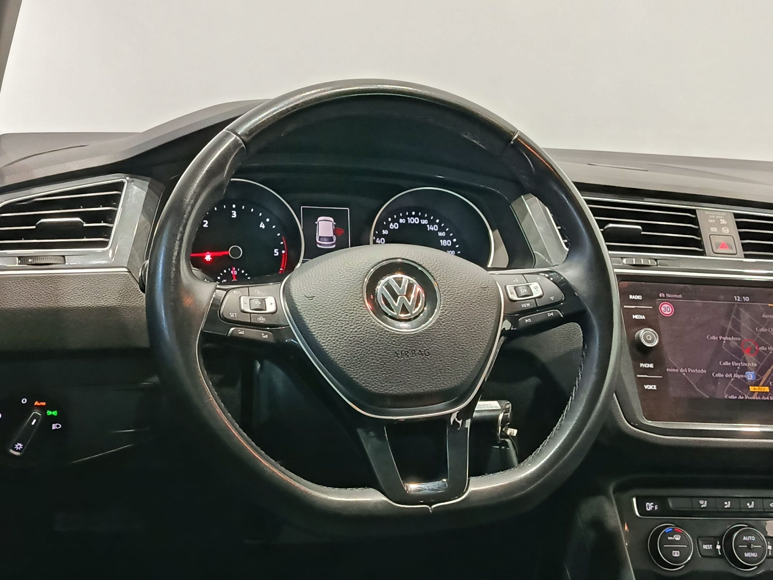 VOLKSWAGEN TIGUAN R-LINE 2.0TDI 150CV DSG - Imagen 17