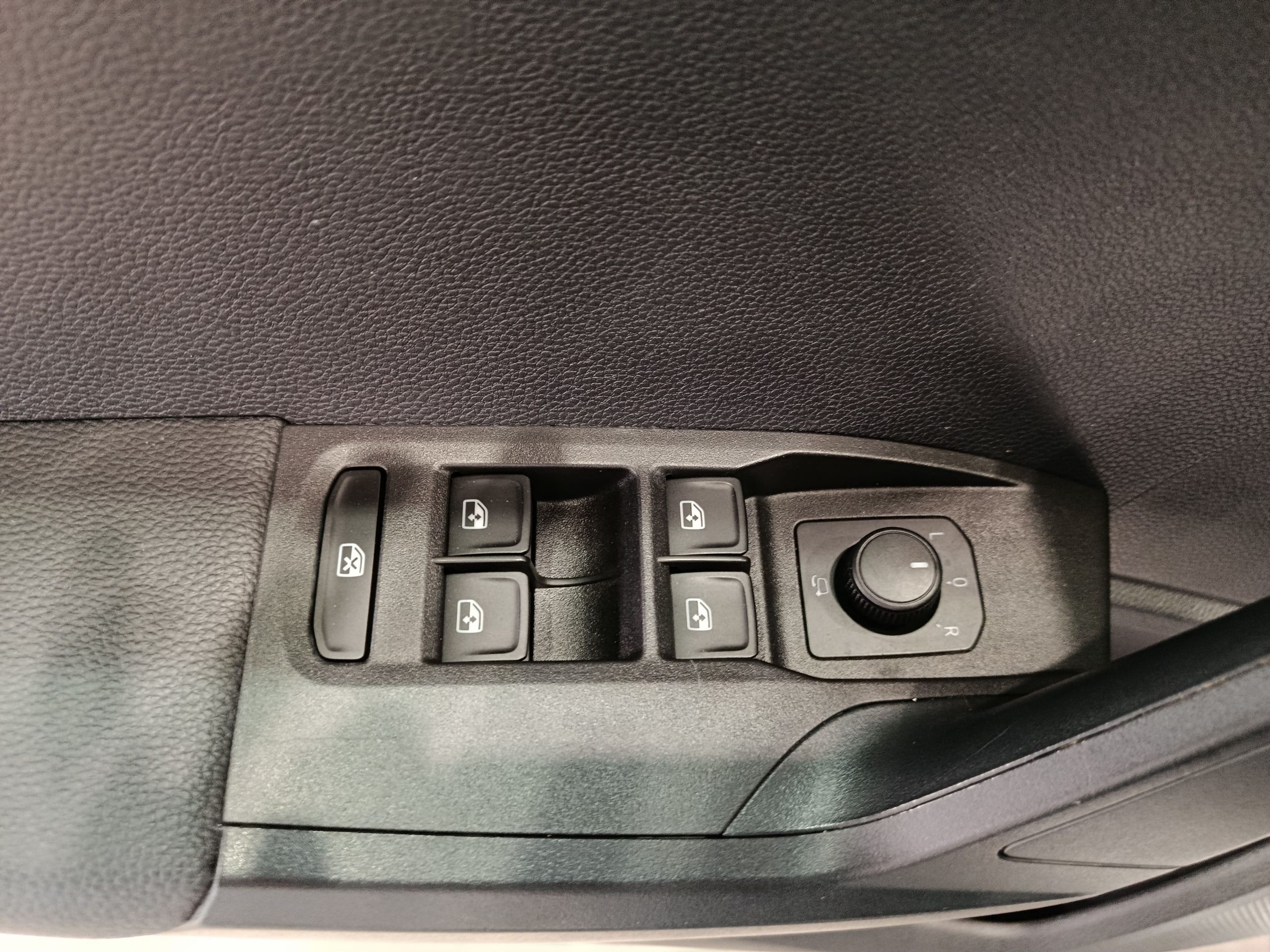 SEAT ARONA 1.0TSI STYLE EDITION 95cv - Imagen 21