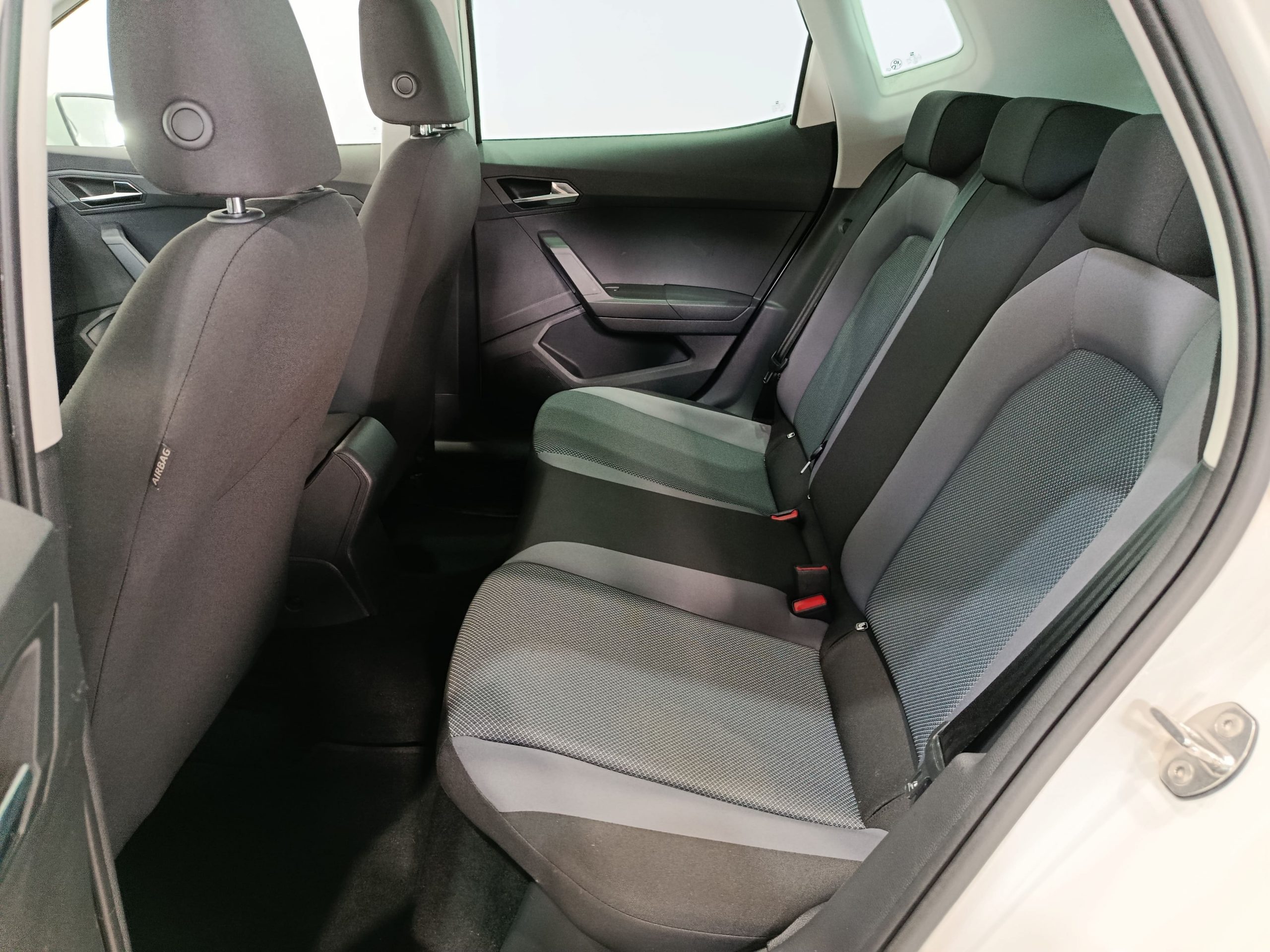 SEAT ARONA 1.0TSI STYLE EDITION 95cv - Imagen 9