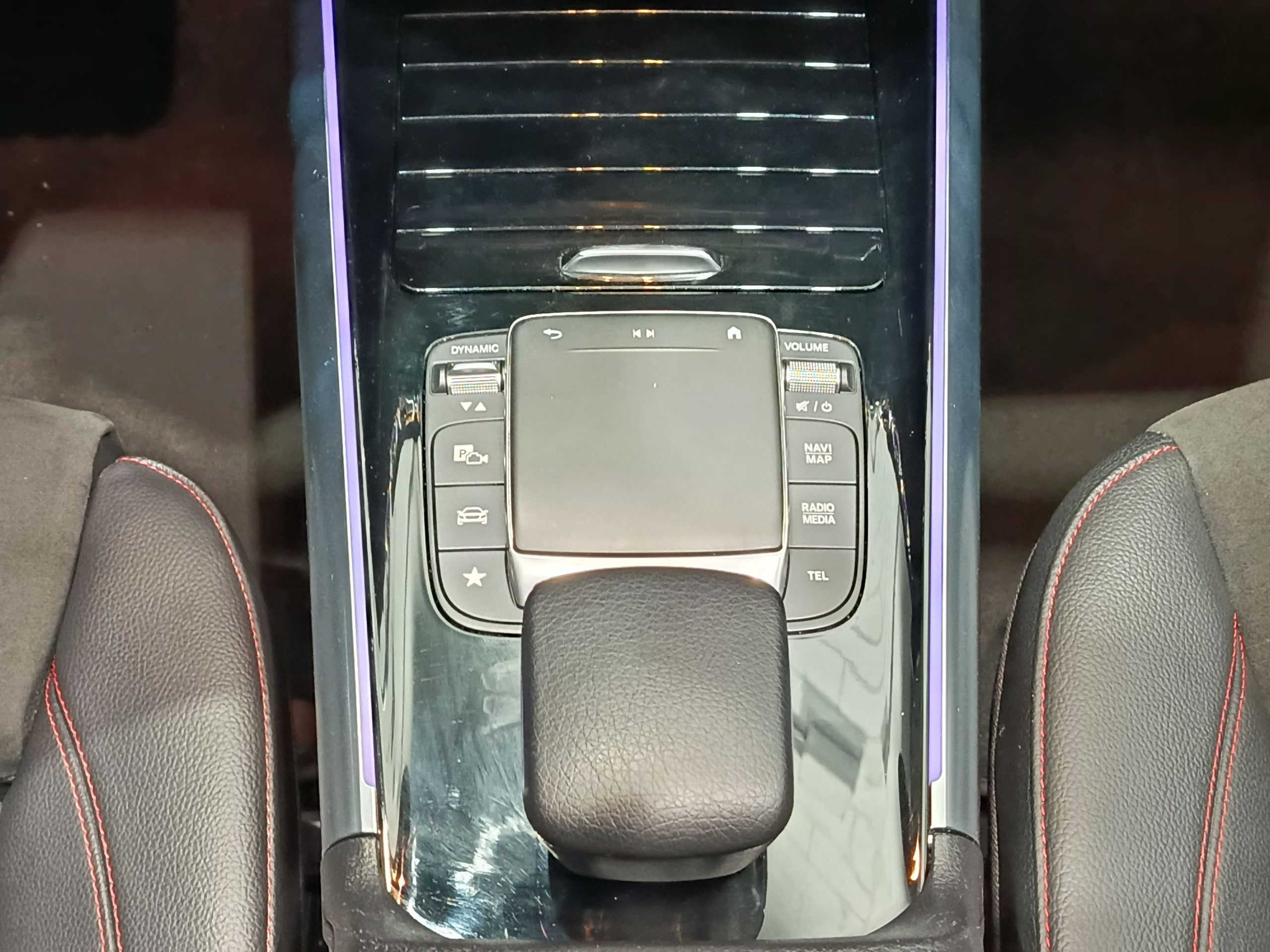 MERCEDES BENZ GLA 200d AMG AUTO 150CV - Imagen 17