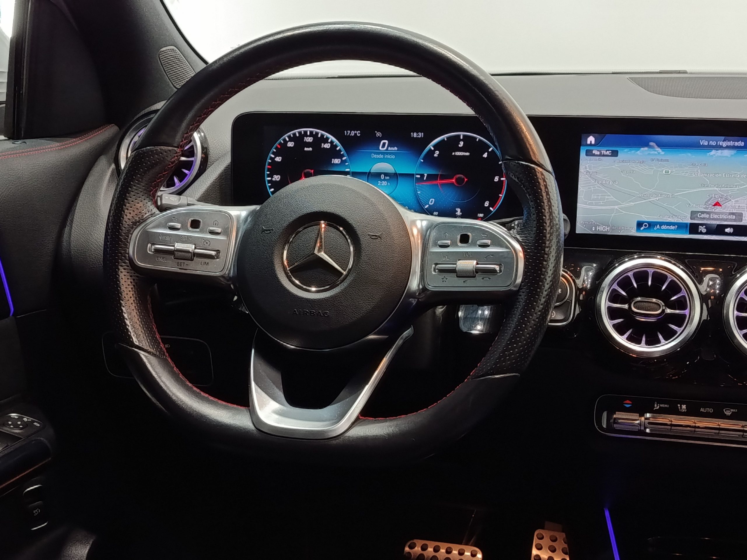 MERCEDES BENZ GLA 200d AMG AUTO 150CV - Imagen 19