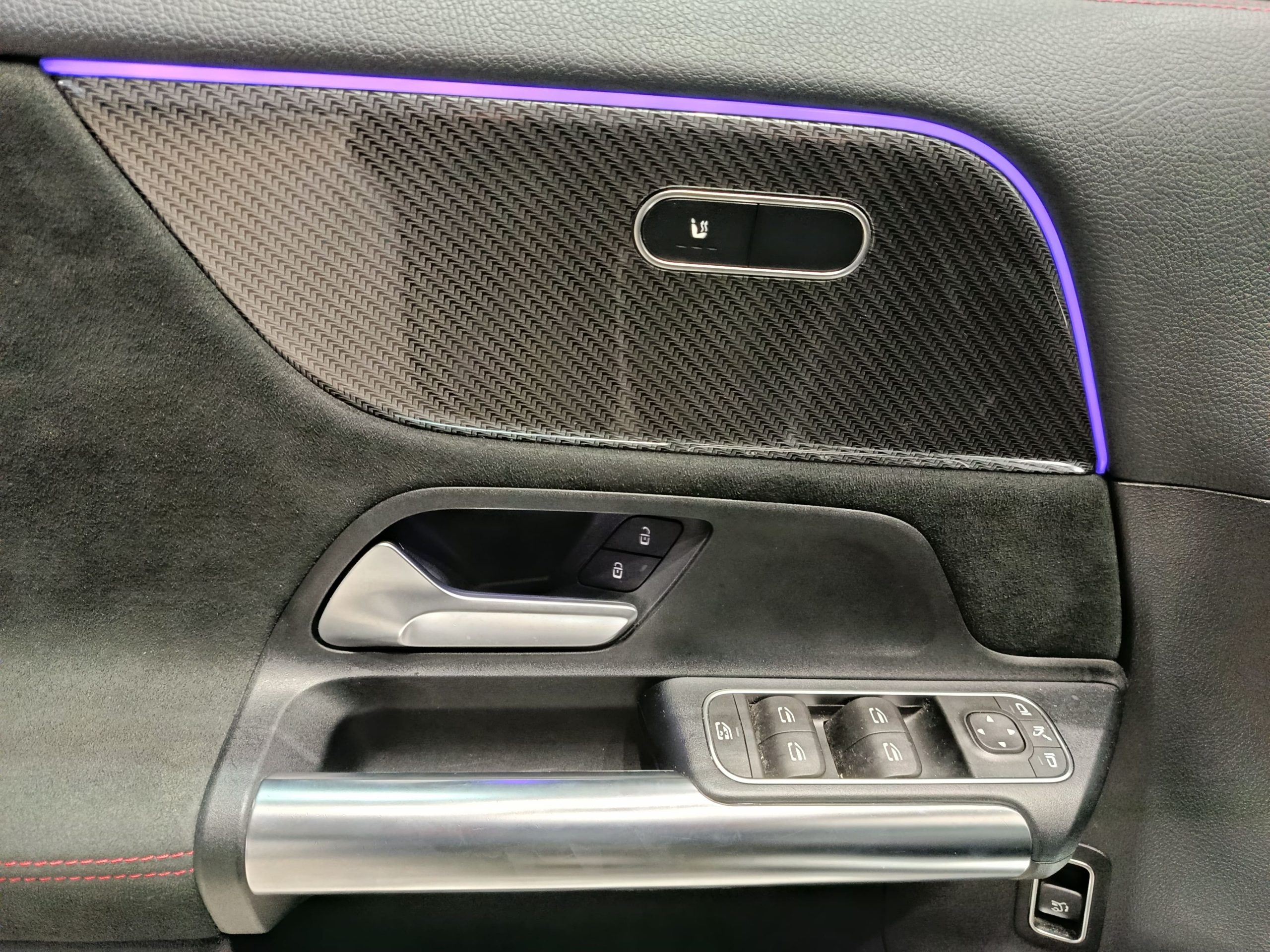 MERCEDES BENZ GLA 200d AMG AUTO 150CV - Imagen 20