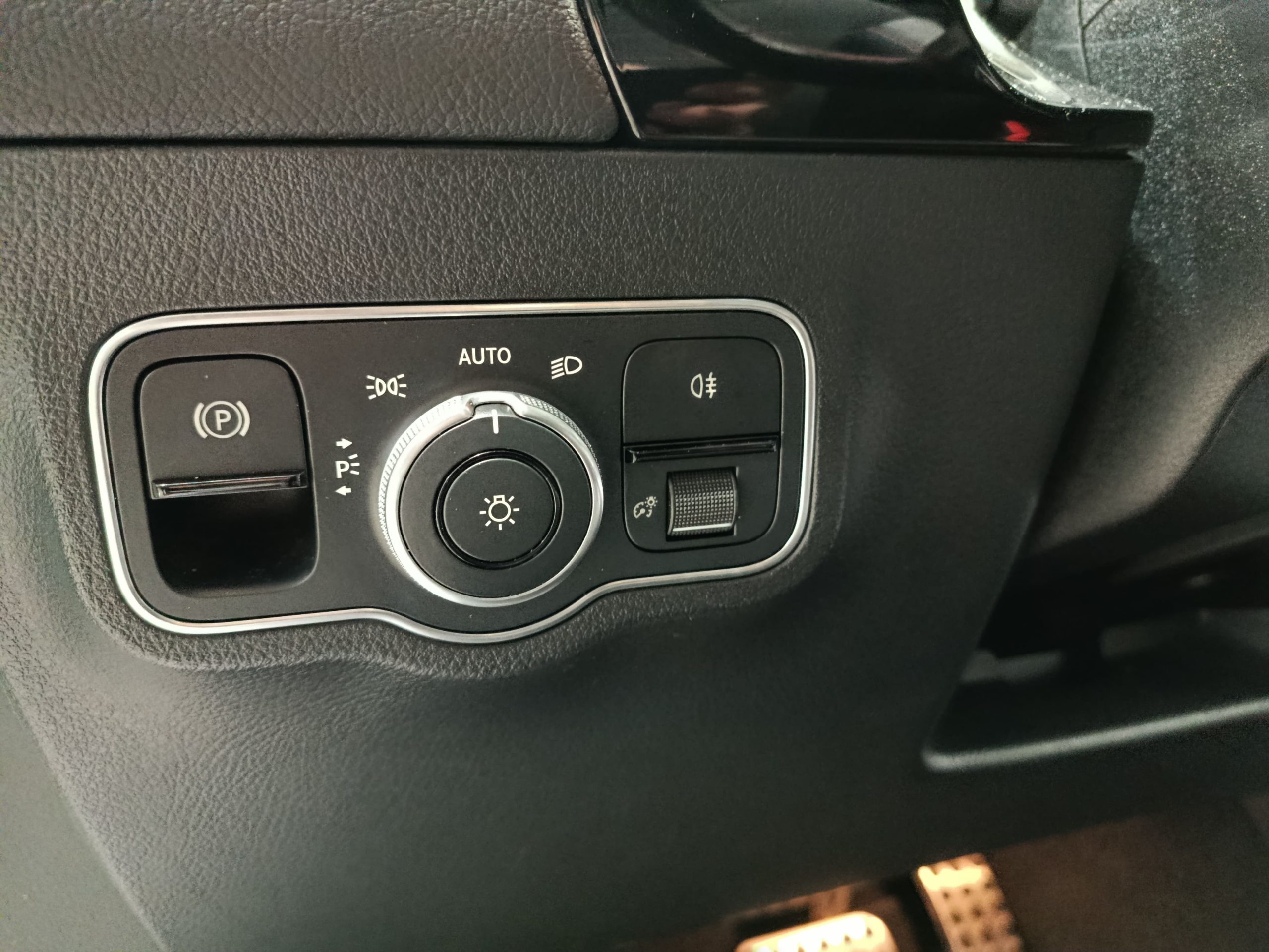 MERCEDES BENZ GLA 200d AMG AUTO 150CV - Imagen 21