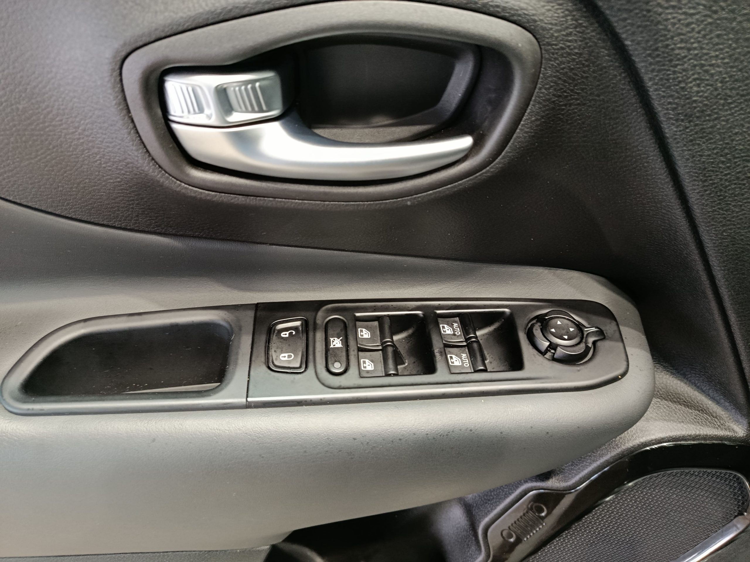 JEEP RENEGADE NIGHT EAGLE 120cv - Imagen 21