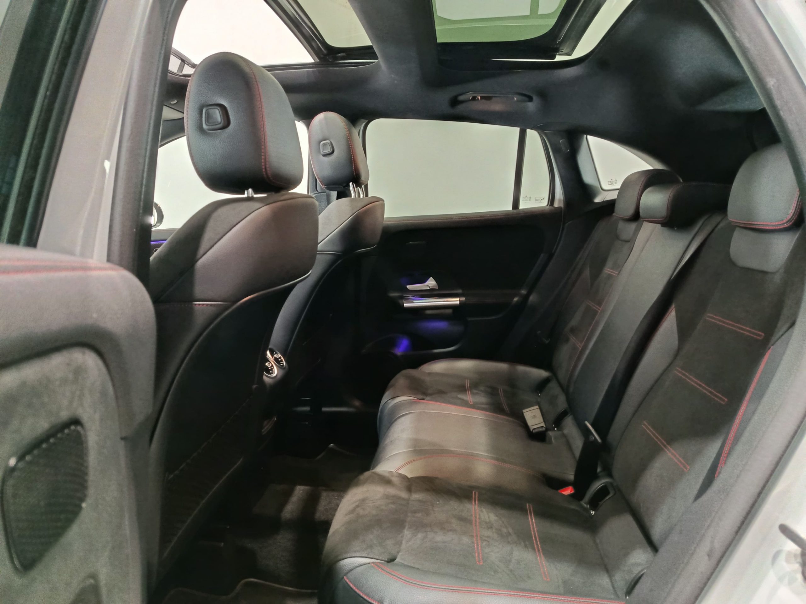 MERCEDES BENZ GLA 200d AMG AUTO 150CV - Imagen 10