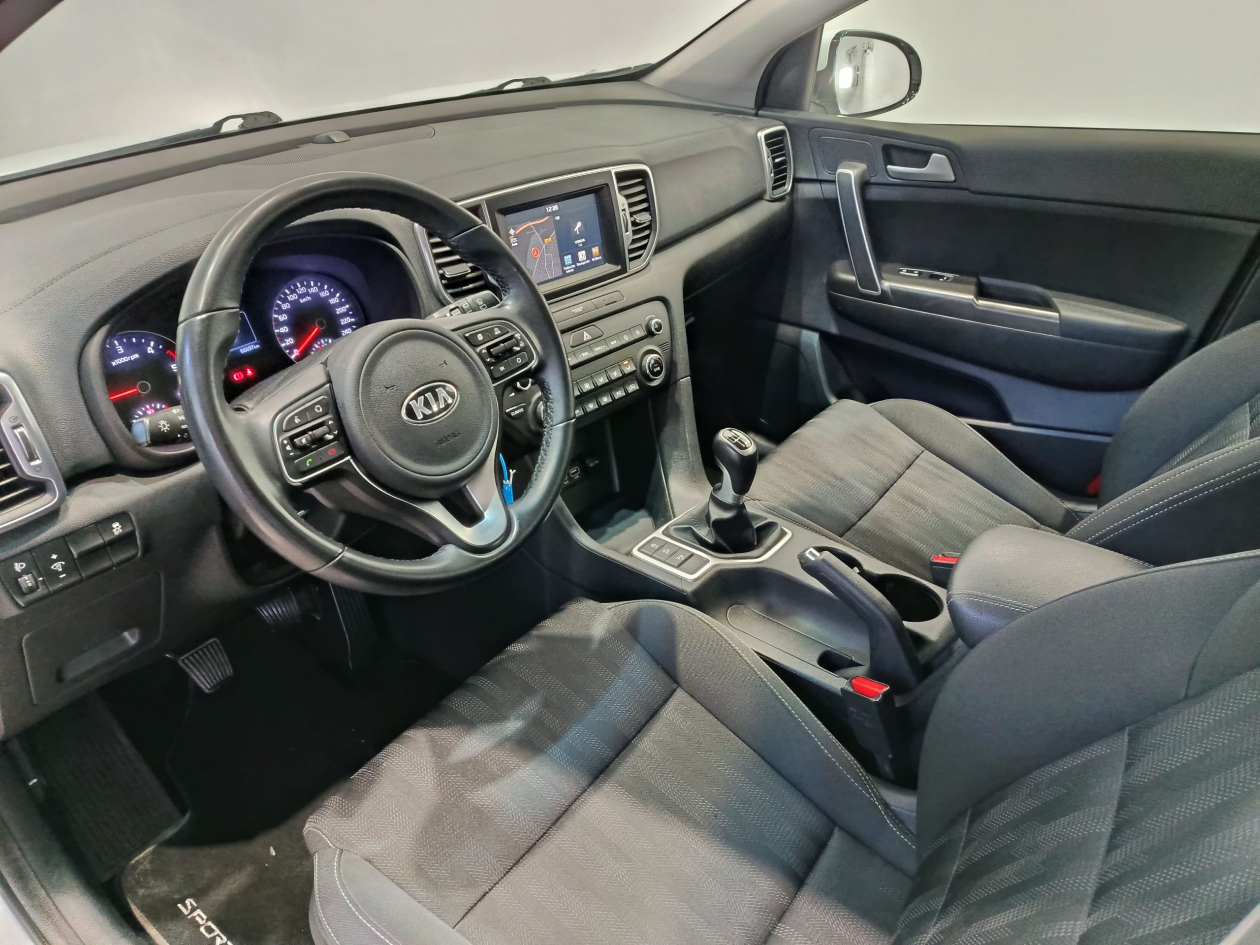 KIA SPORTAGE 1.7 CRDI 115CV BUSINESS ECO-DYNAMICS S&S 4X2 MT6 - Imagen 9