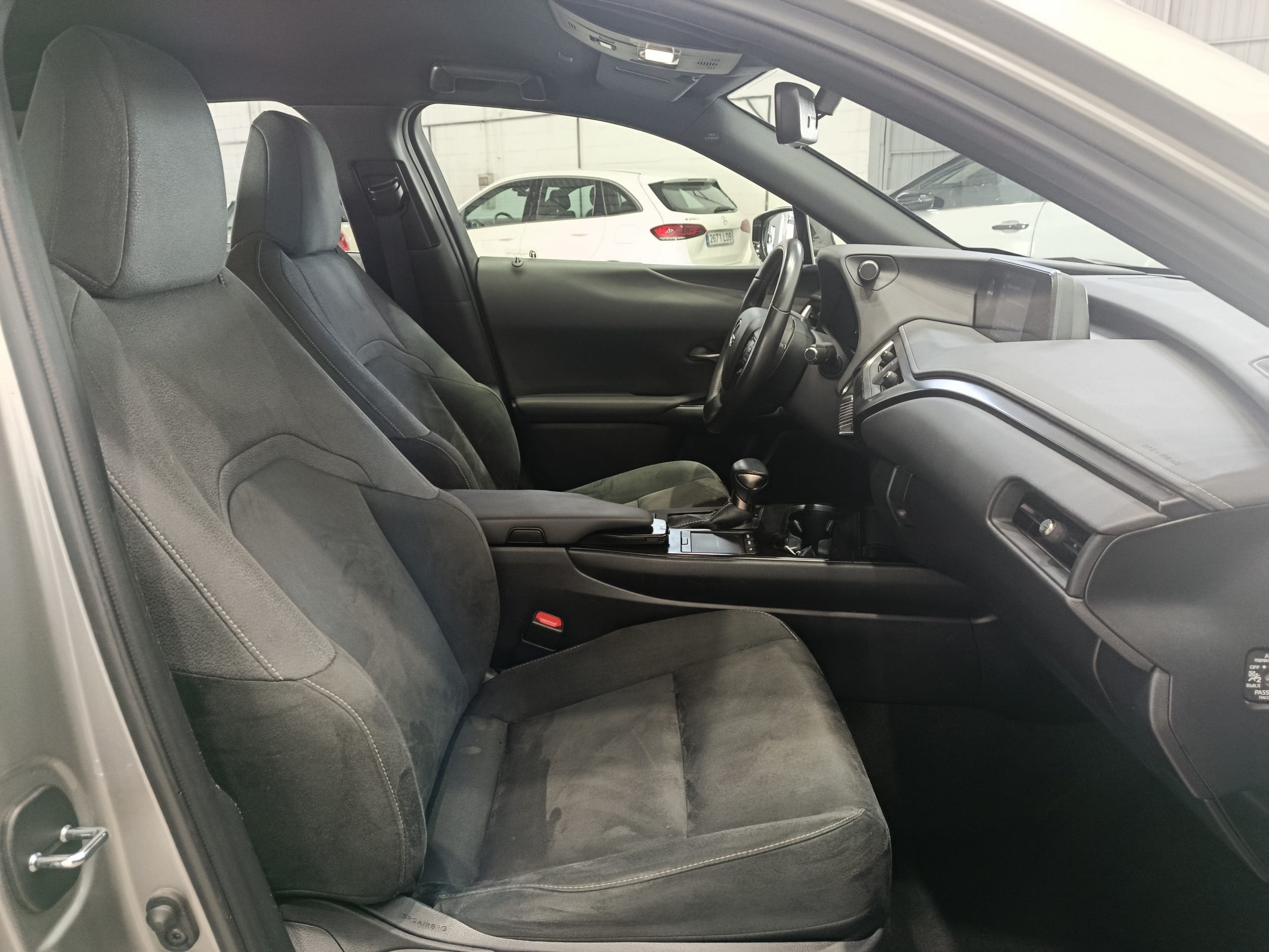 LEXUS UX 250h BUSSINESS AUTO 184CV - Imagen 13