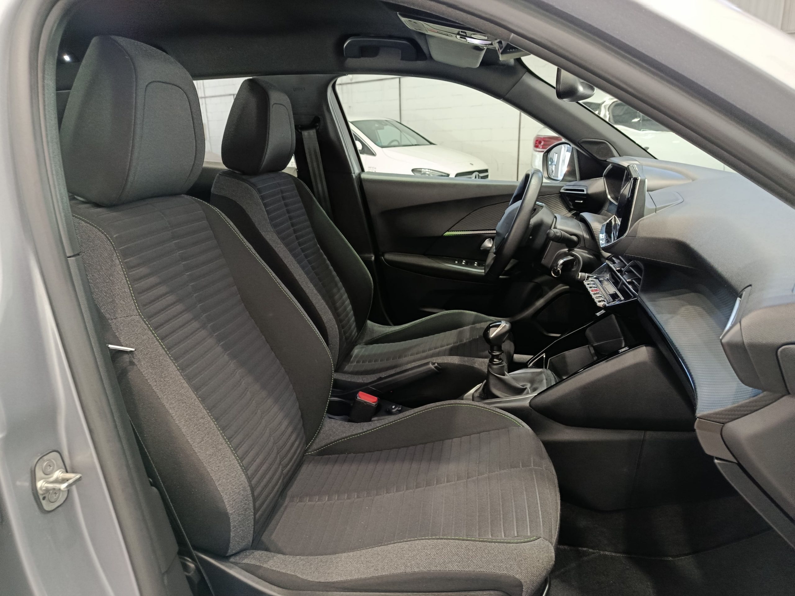 PEUGEOT 2008 1.2 ACTIVE PACK 100cv - Imagen 13