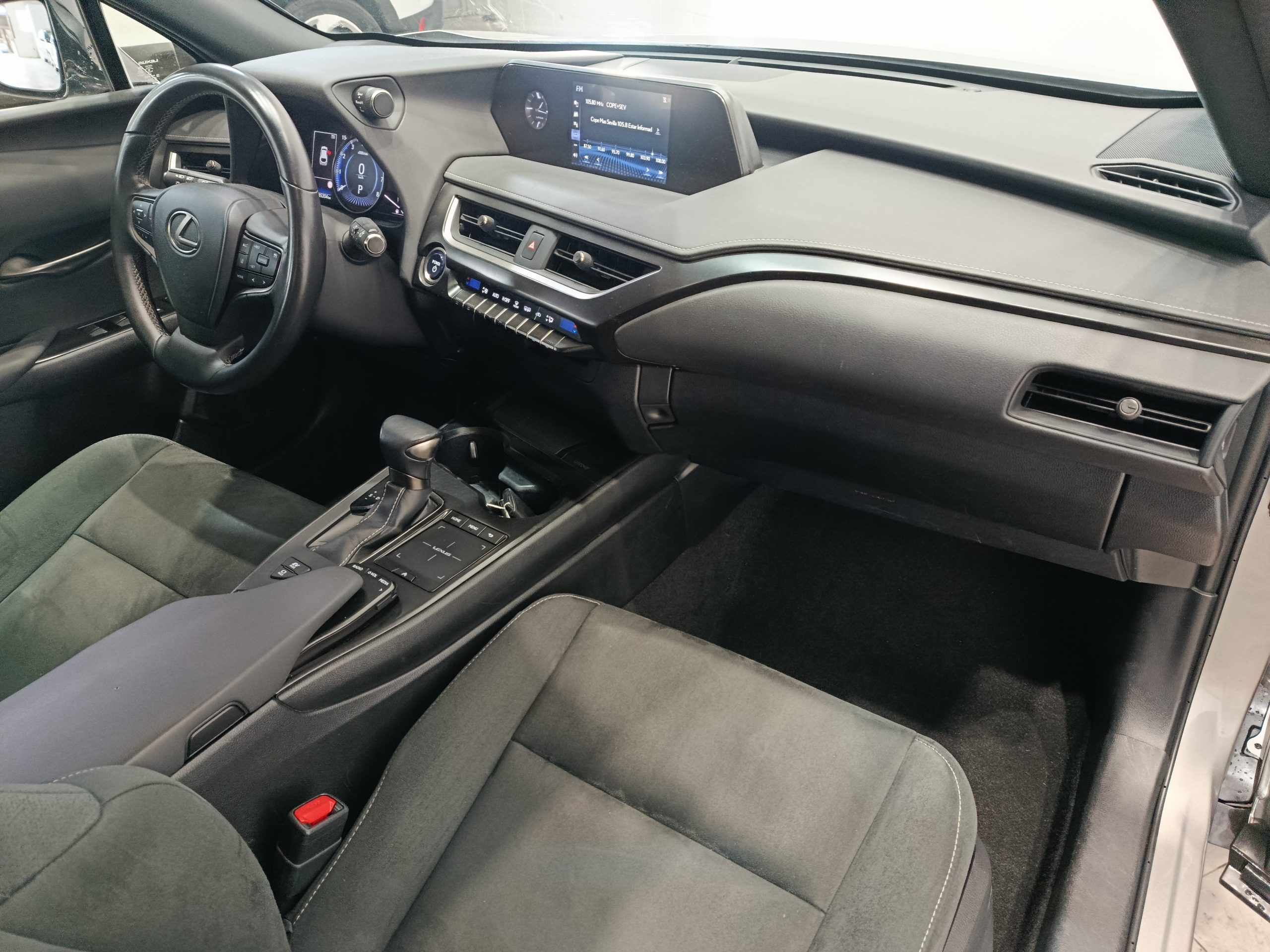 LEXUS UX 250h BUSSINESS AUTO 184CV - Imagen 14