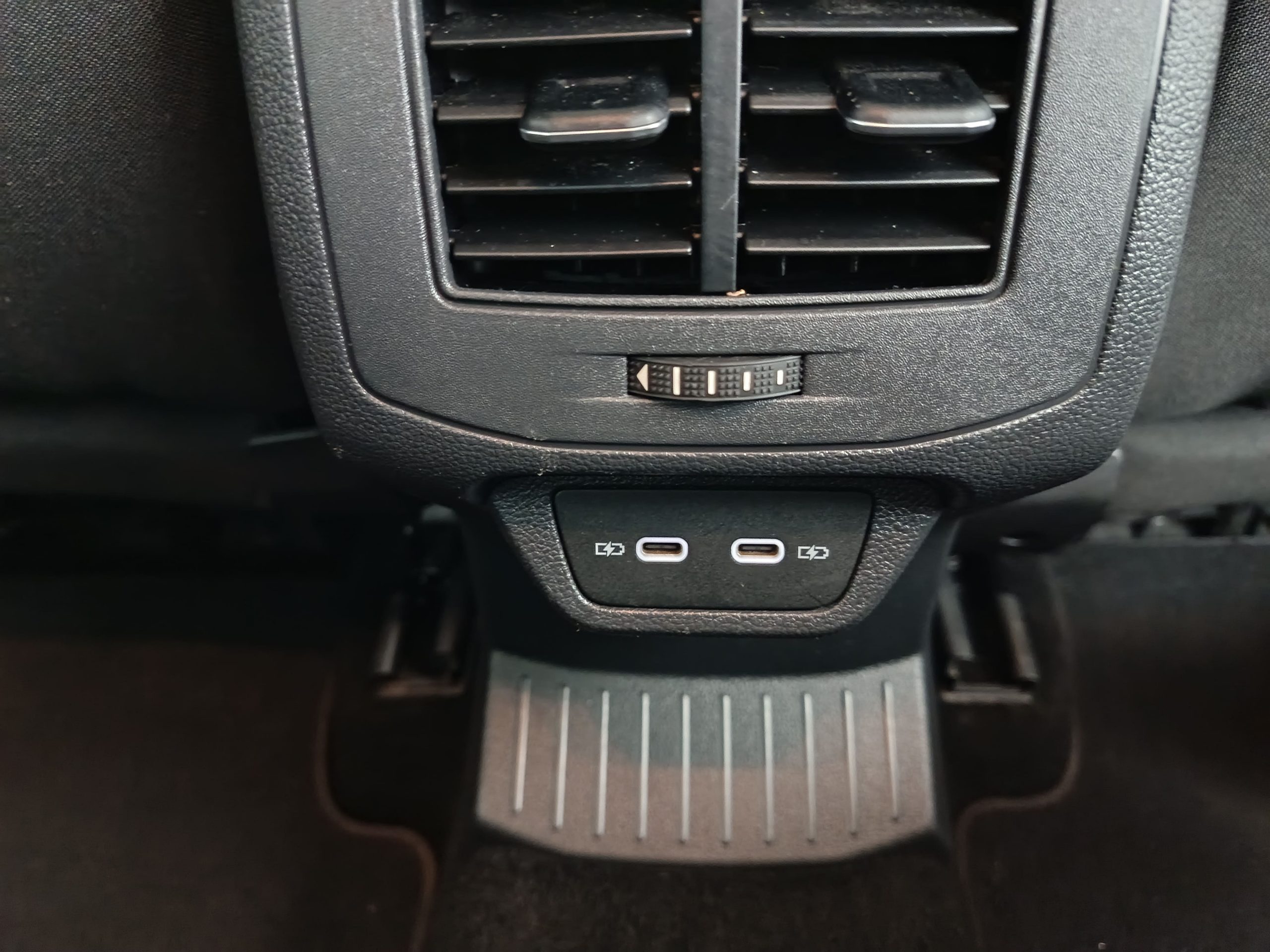 VOLKSWAGEN T-ROC 2.0TDI 115CV EDITION S&S 4X2 MT6 - Imagen 17