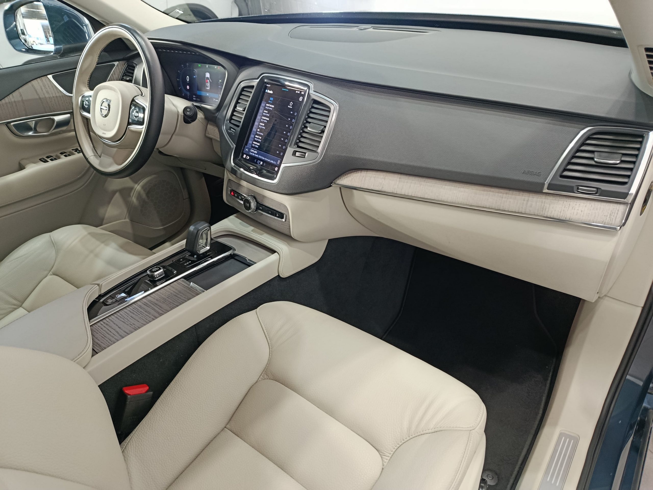 VOLVO XC90 B5 2.0MHEV PLUS BRIGHT AWD AUT 235cv 7PAX - Imagen 17