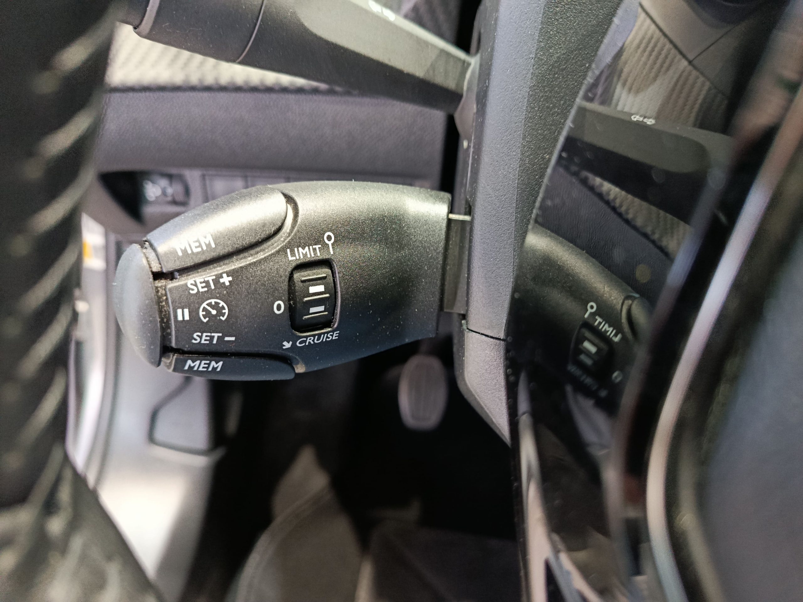 PEUGEOT 2008 1.2 ACTIVE PACK 100cv - Imagen 17