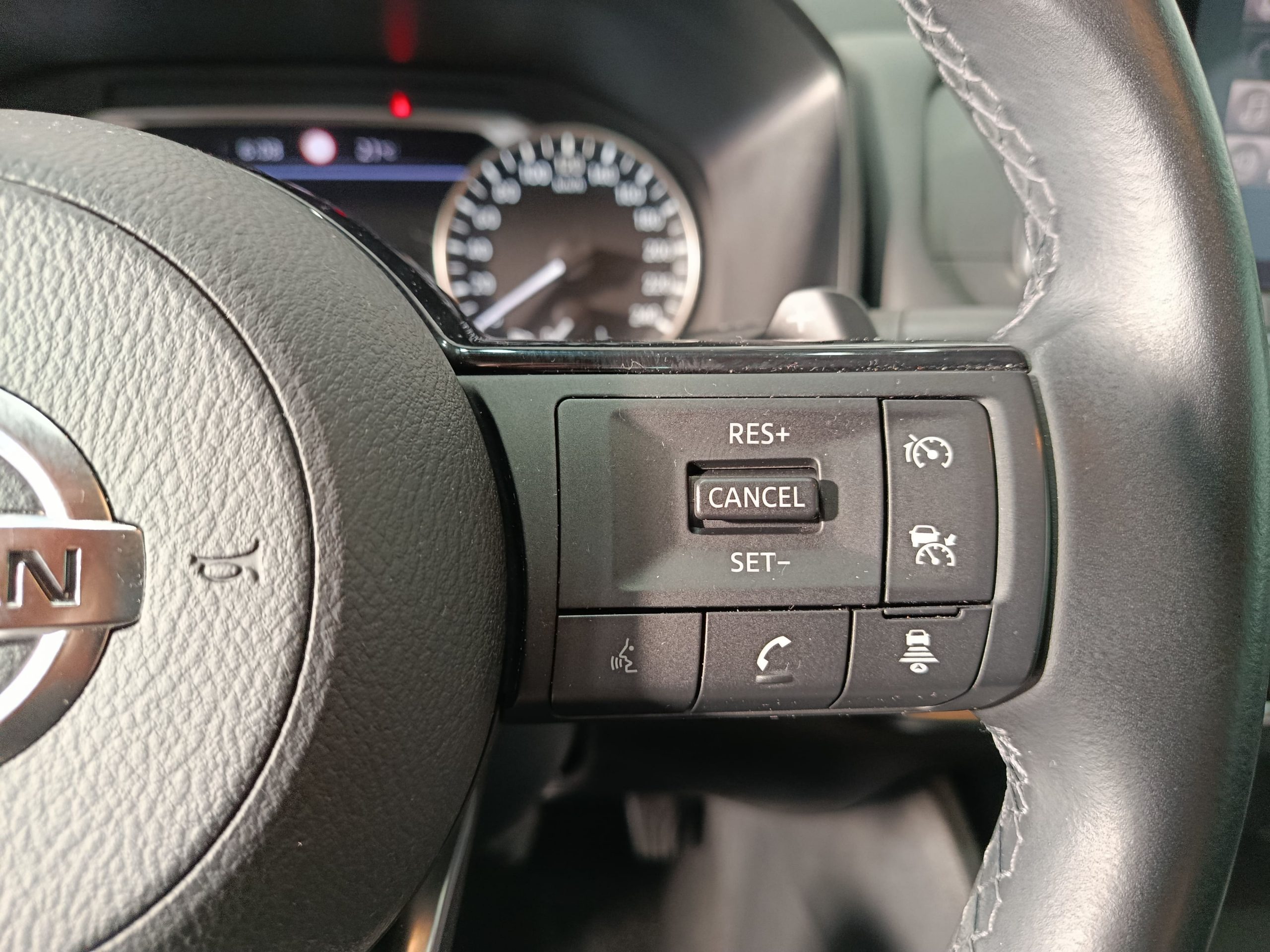 NISSAN QASHQAI 1.3DIG-T 158cv XTRONIC - Imagen 16