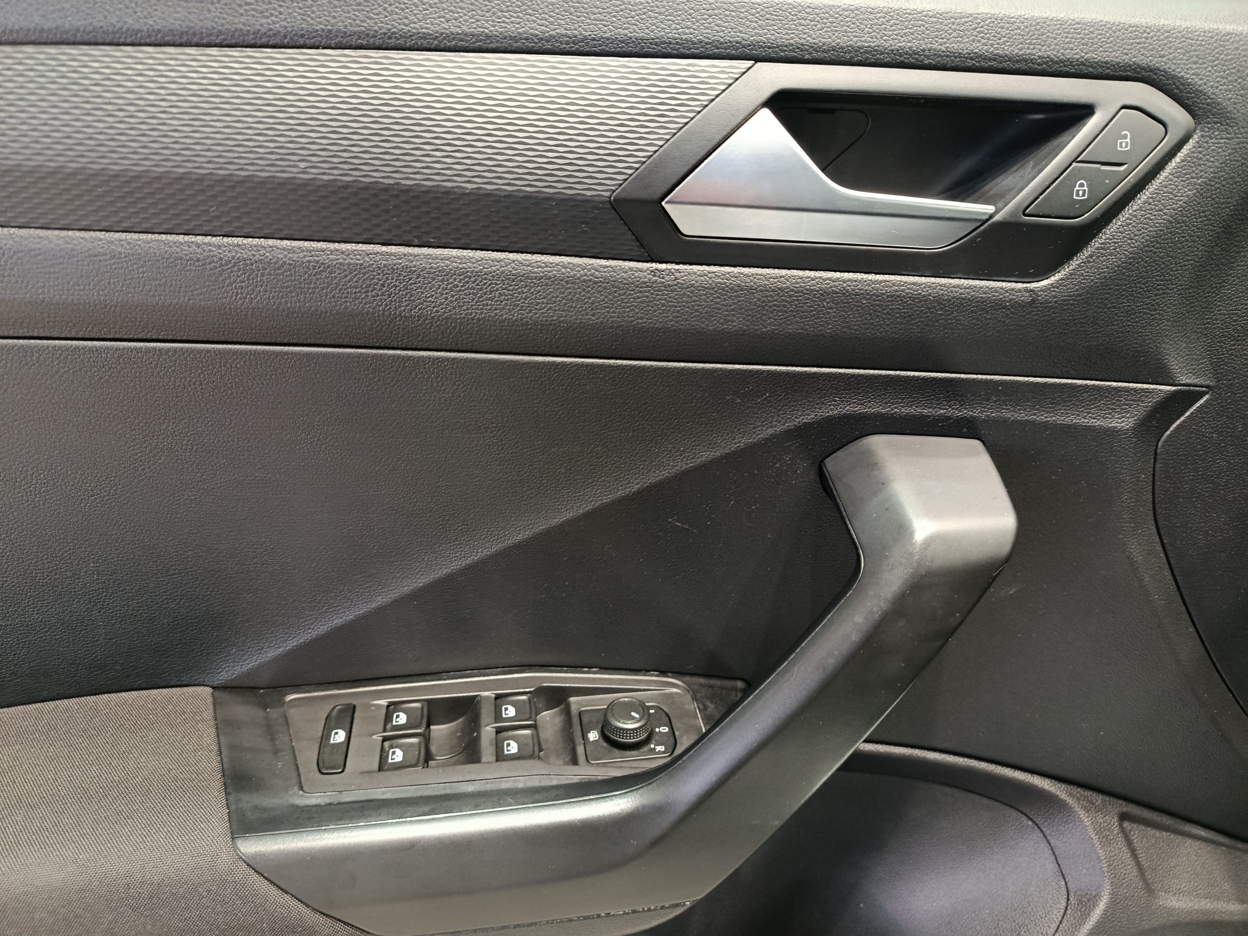 VOLKSWAGEN T-ROC 2.0TDI 115CV EDITION S&S 4X2 MT6 - Imagen 18