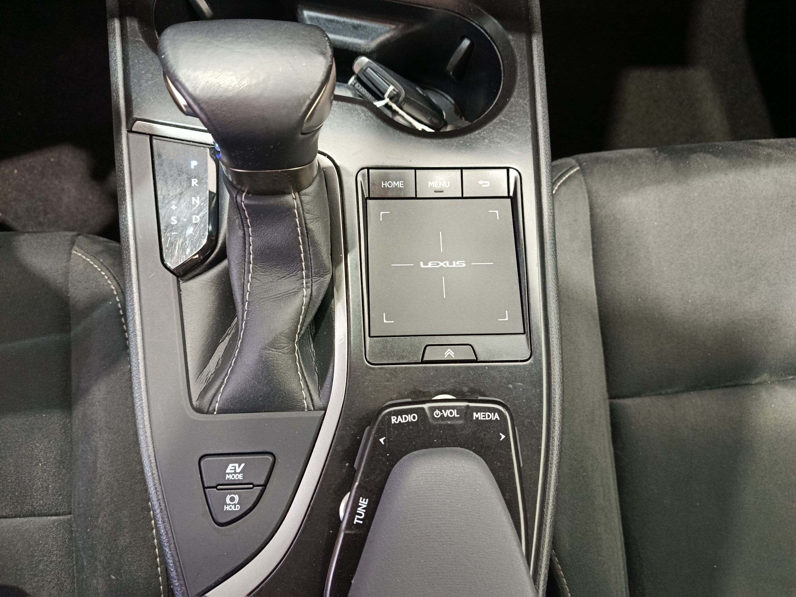 LEXUS UX 250h BUSSINESS AUTO 184CV - Imagen 18