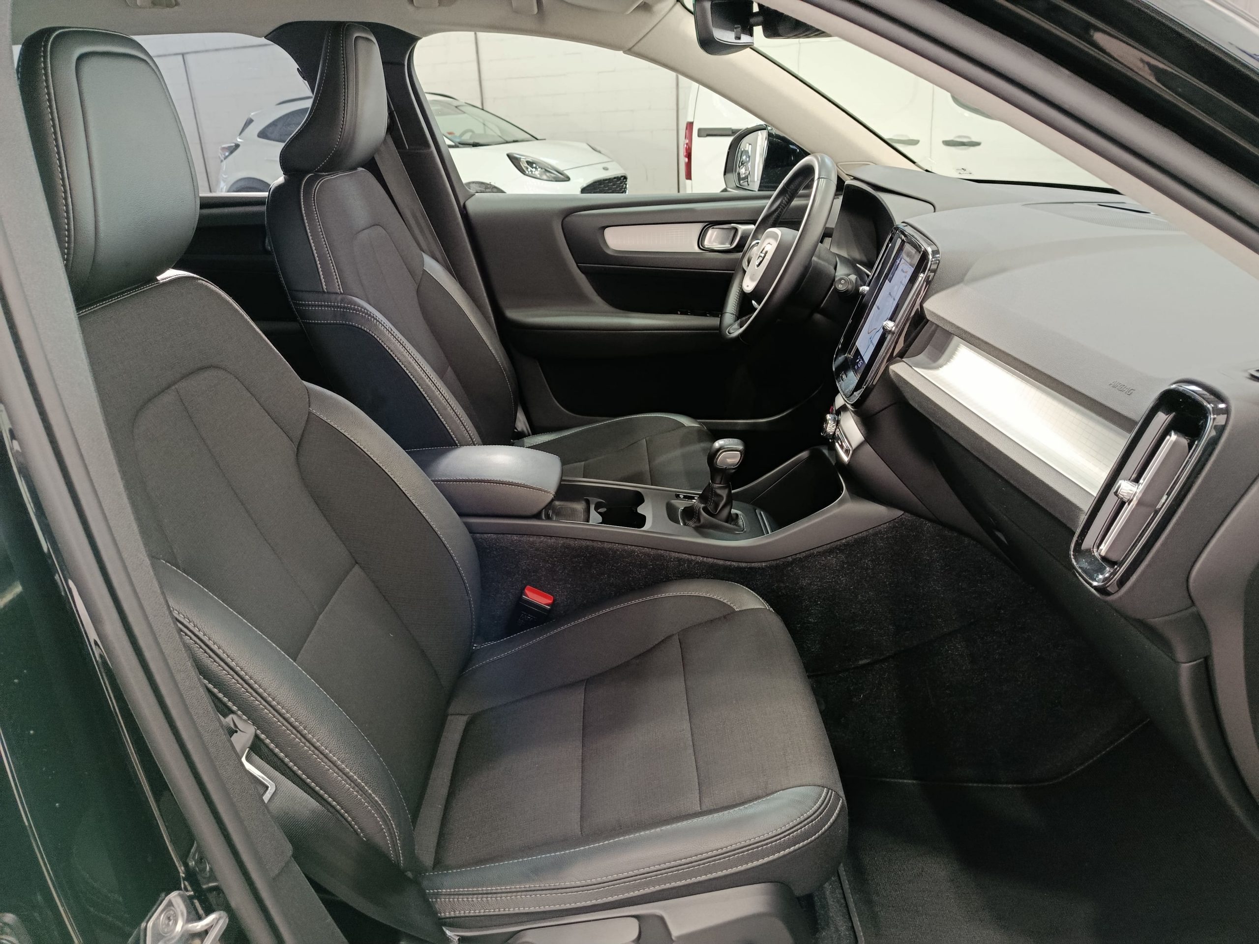 VOLVO XC40 D3 MOMENTUM 150CV - Imagen 14