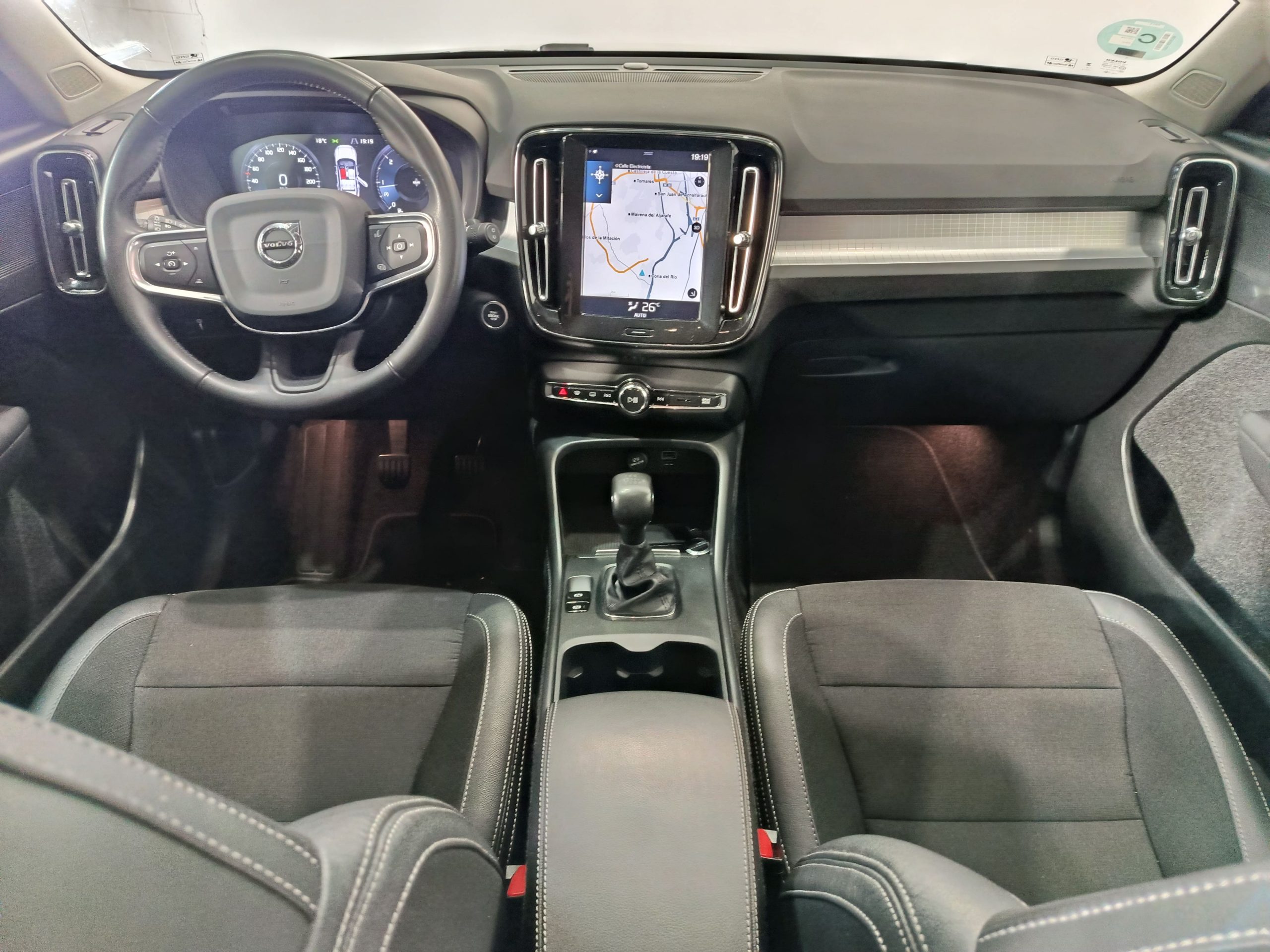 VOLVO XC40 D3 MOMENTUM 150CV - Imagen 16