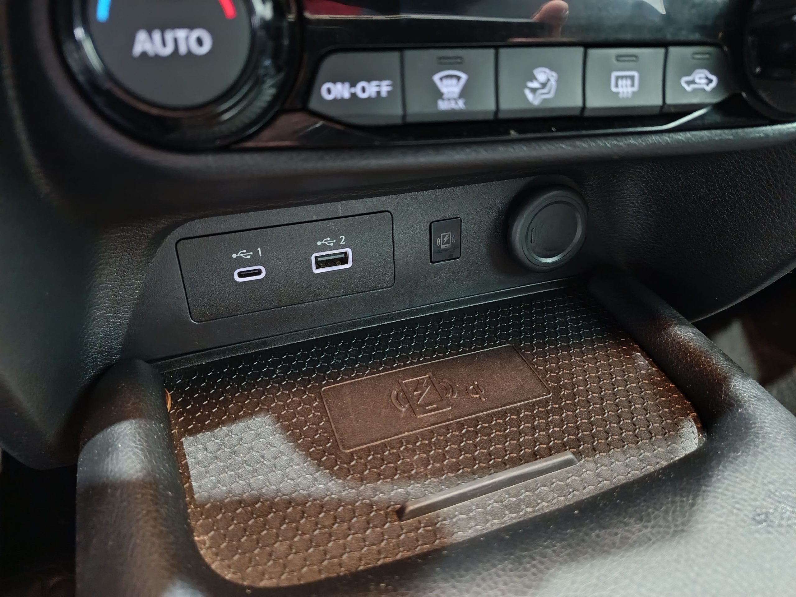 NISSAN JUKE 1.0 DIG-T 115CV N-CONNECTA S&S MT6 - Imagen 19