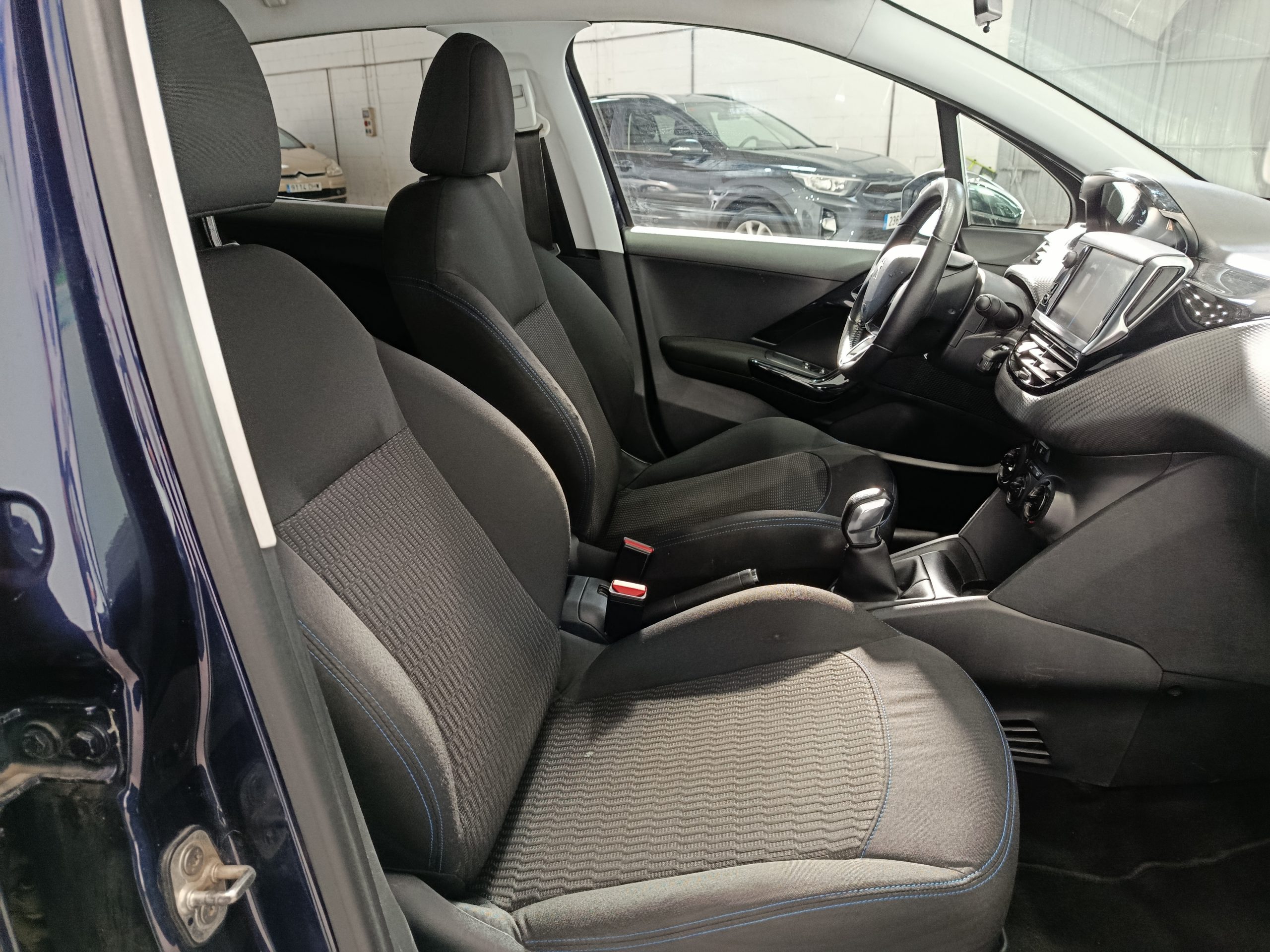 PEUGEOT 208 1.2 STYLE 82CV - Imagen 13
