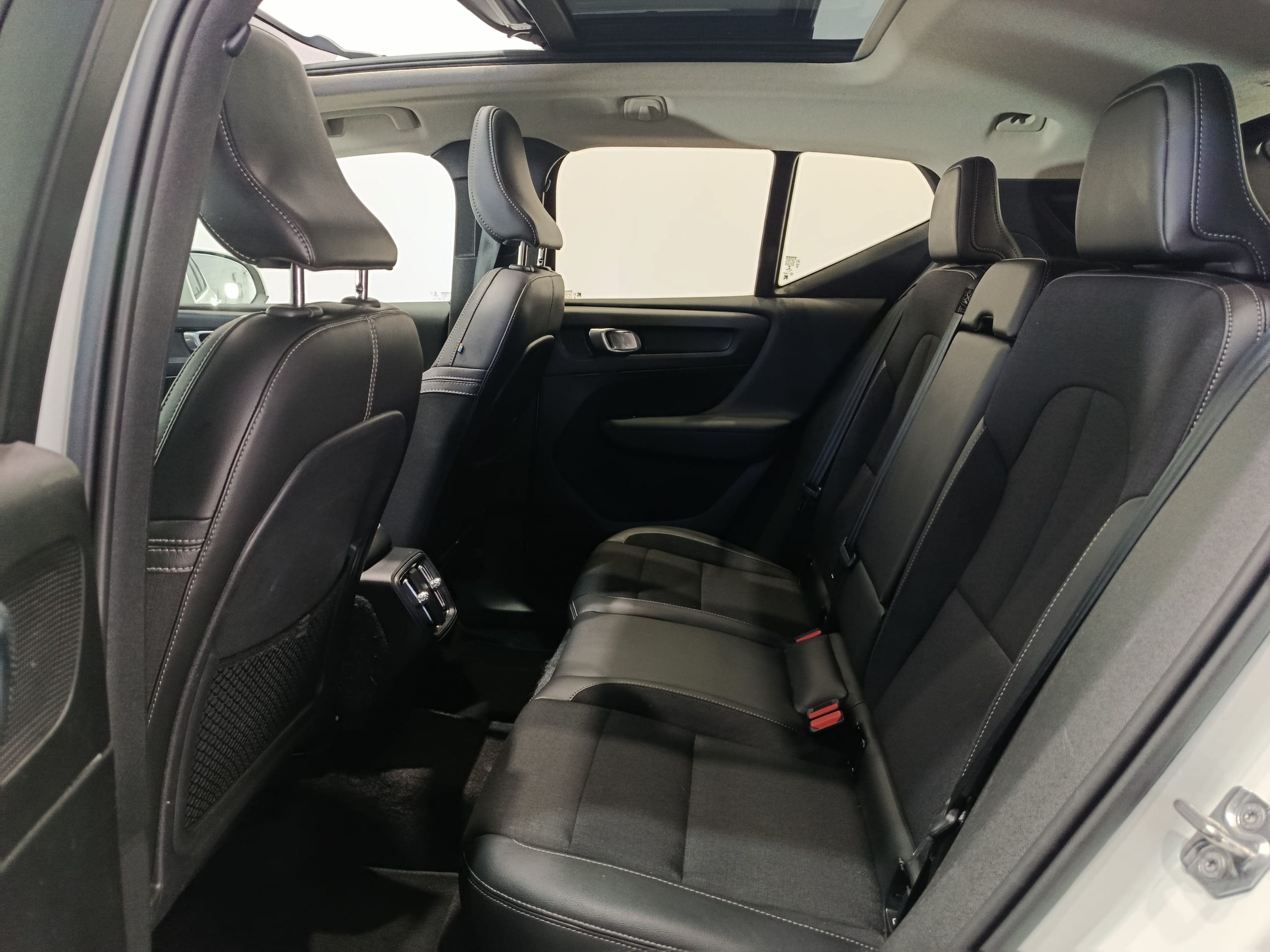 VOLVO XC40 2.0 D3 150CV MOMENTUM AUTO - Imagen 10