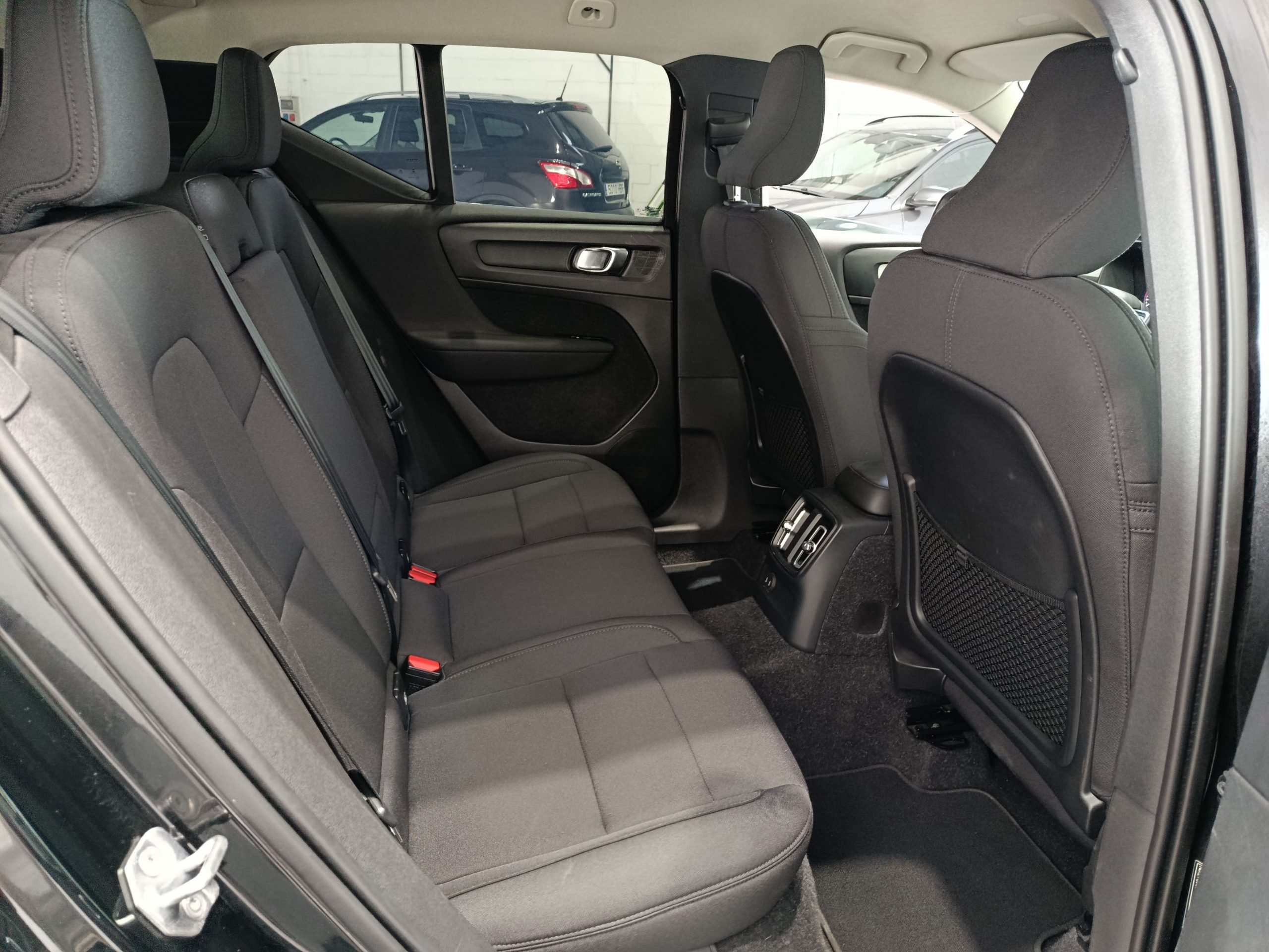 VOLVO XC40 R-DESING 1.5 T4 TWIN RECHARGE 211CV AUTO - Imagen 12