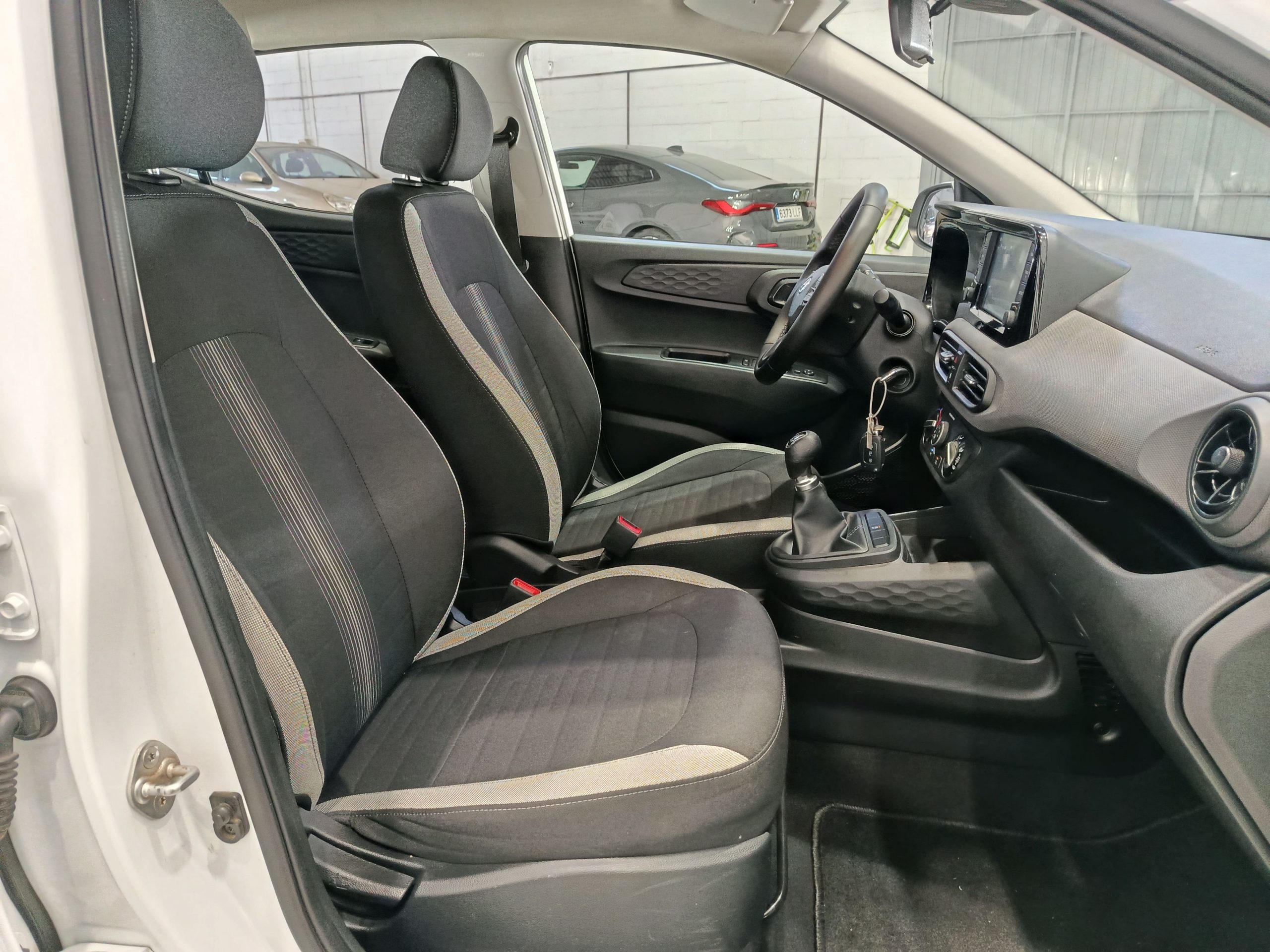 HYUNDAI i10 1.0 KLASS 67cv - Imagen 13