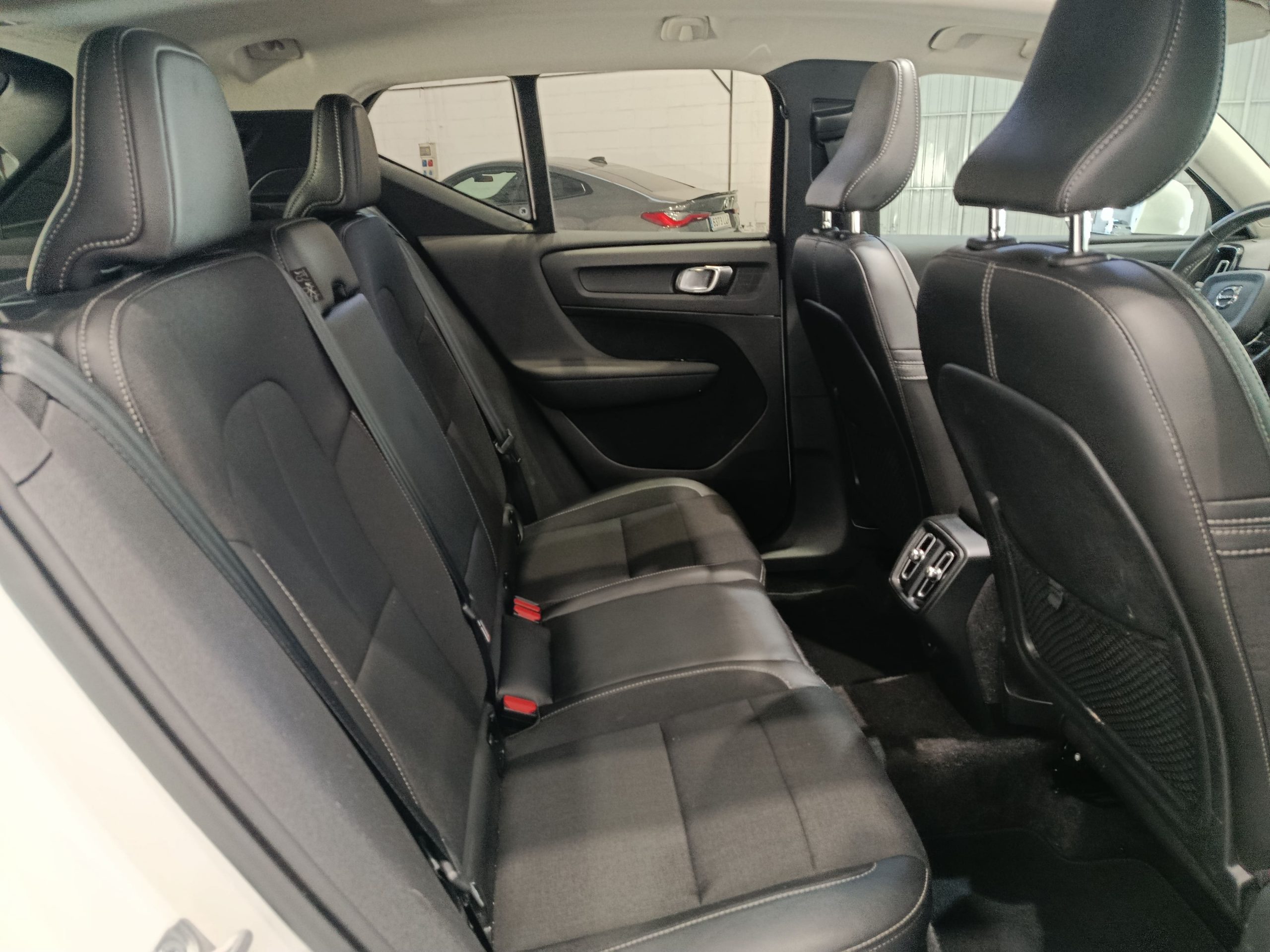 VOLVO XC40 2.0 D3 150CV MOMENTUM AUTO - Imagen 13