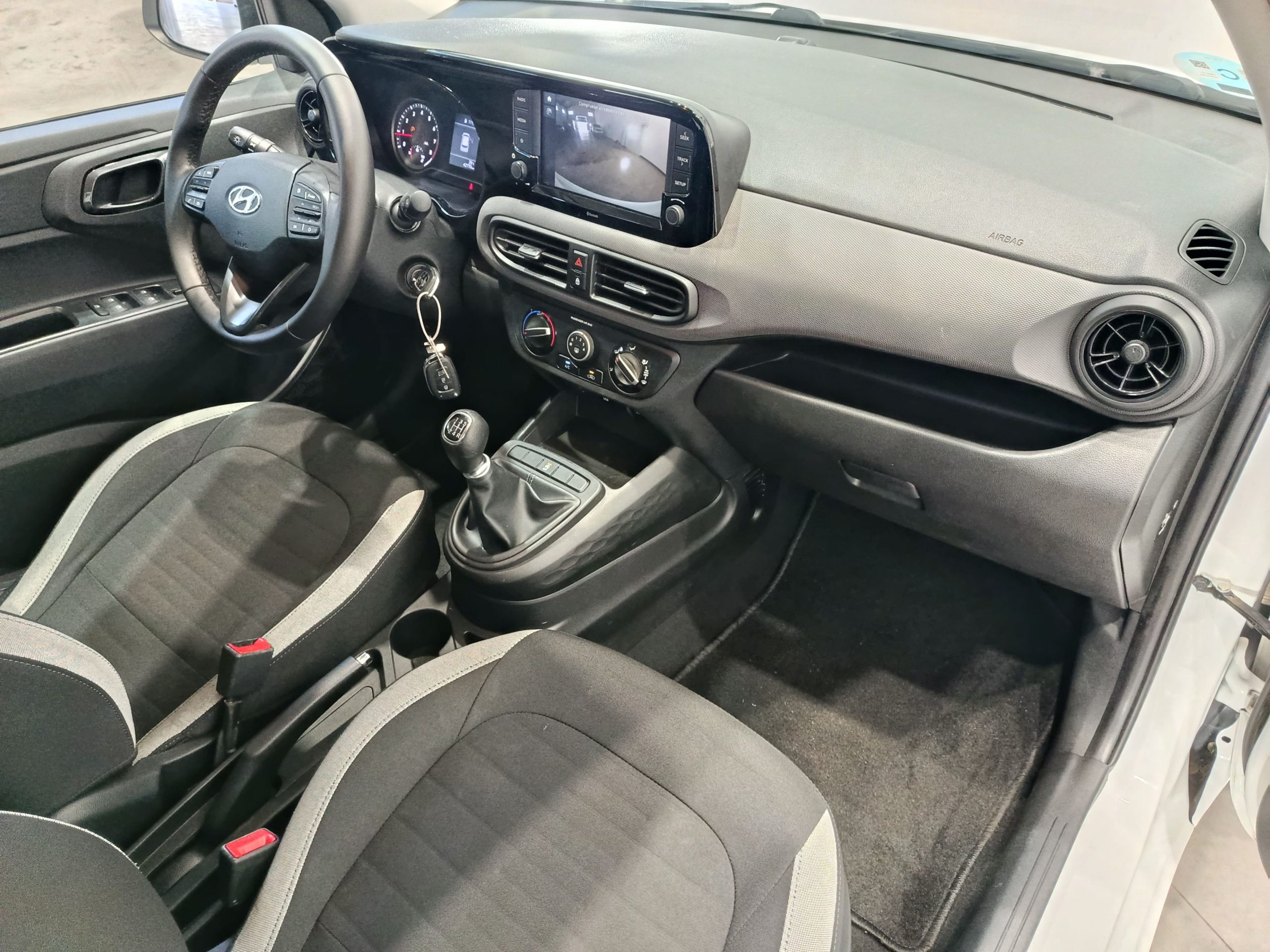 HYUNDAI i10 1.0 KLASS 67cv - Imagen 14