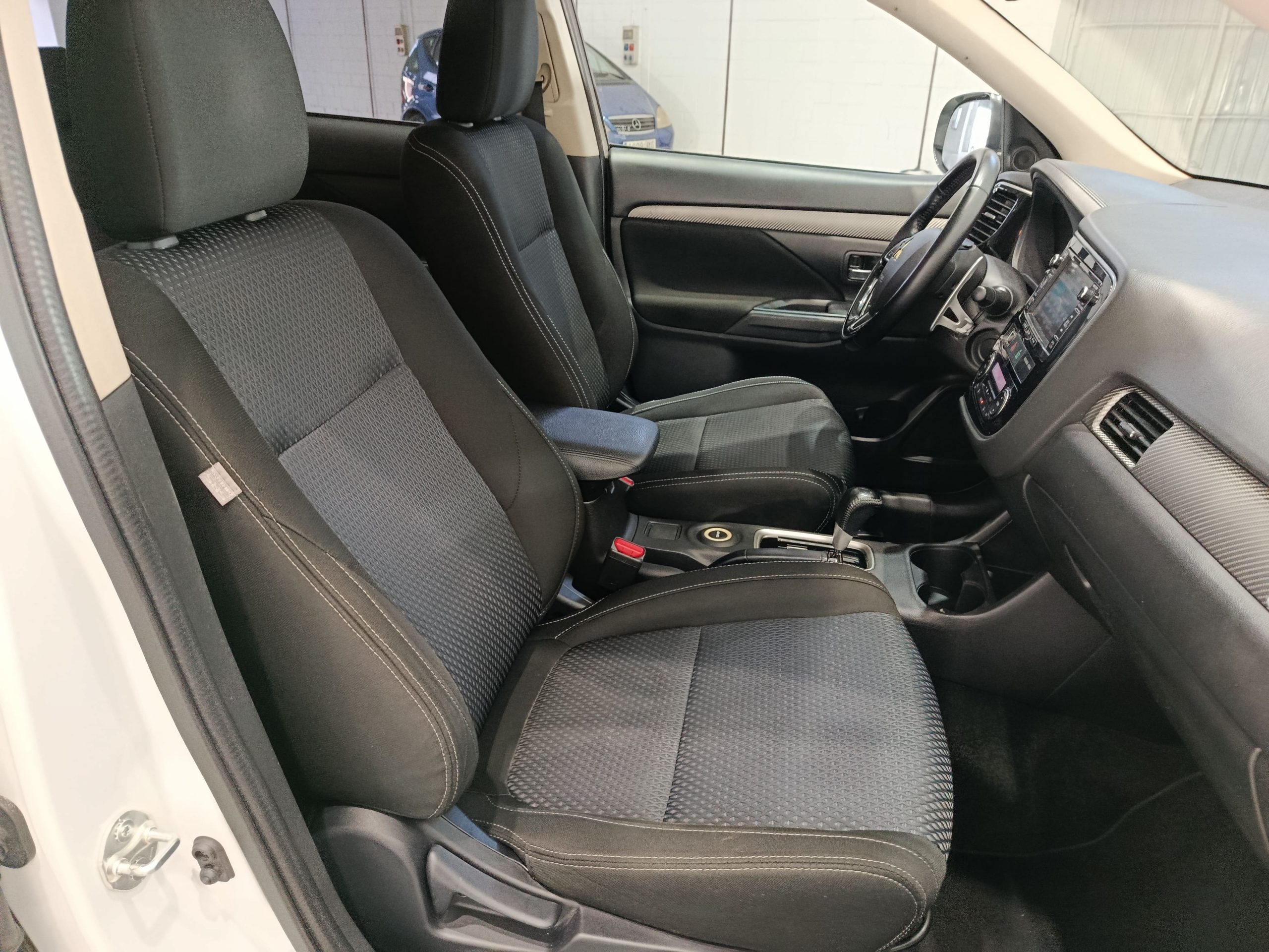 MITSUBISHI OUTLANDER 2.2d 4X4 AUTO MOTION 7 PLAZAS 150CV - Imagen 14