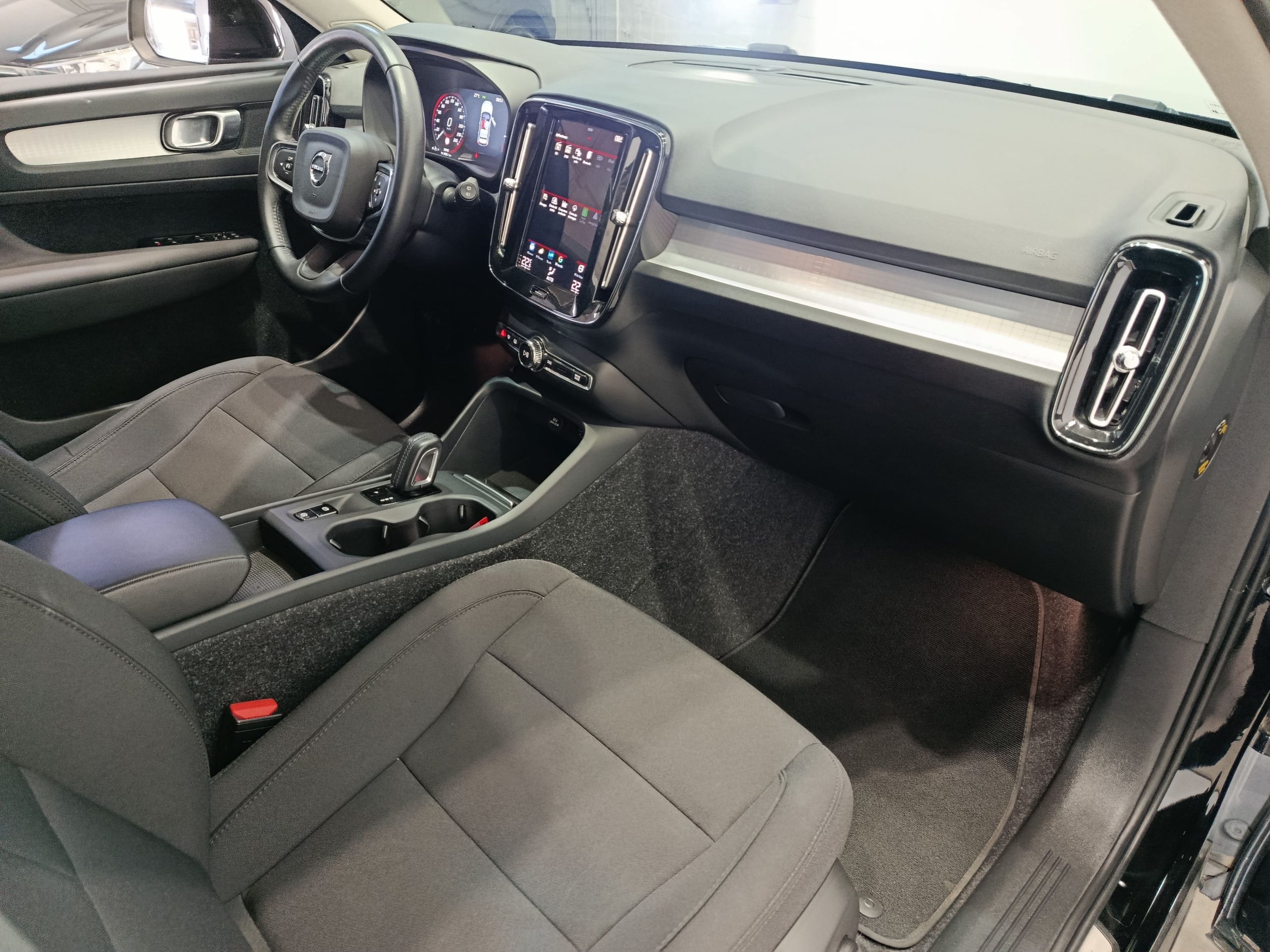 VOLVO XC40 R-DESING 1.5 T4 TWIN RECHARGE 211CV AUTO - Imagen 14