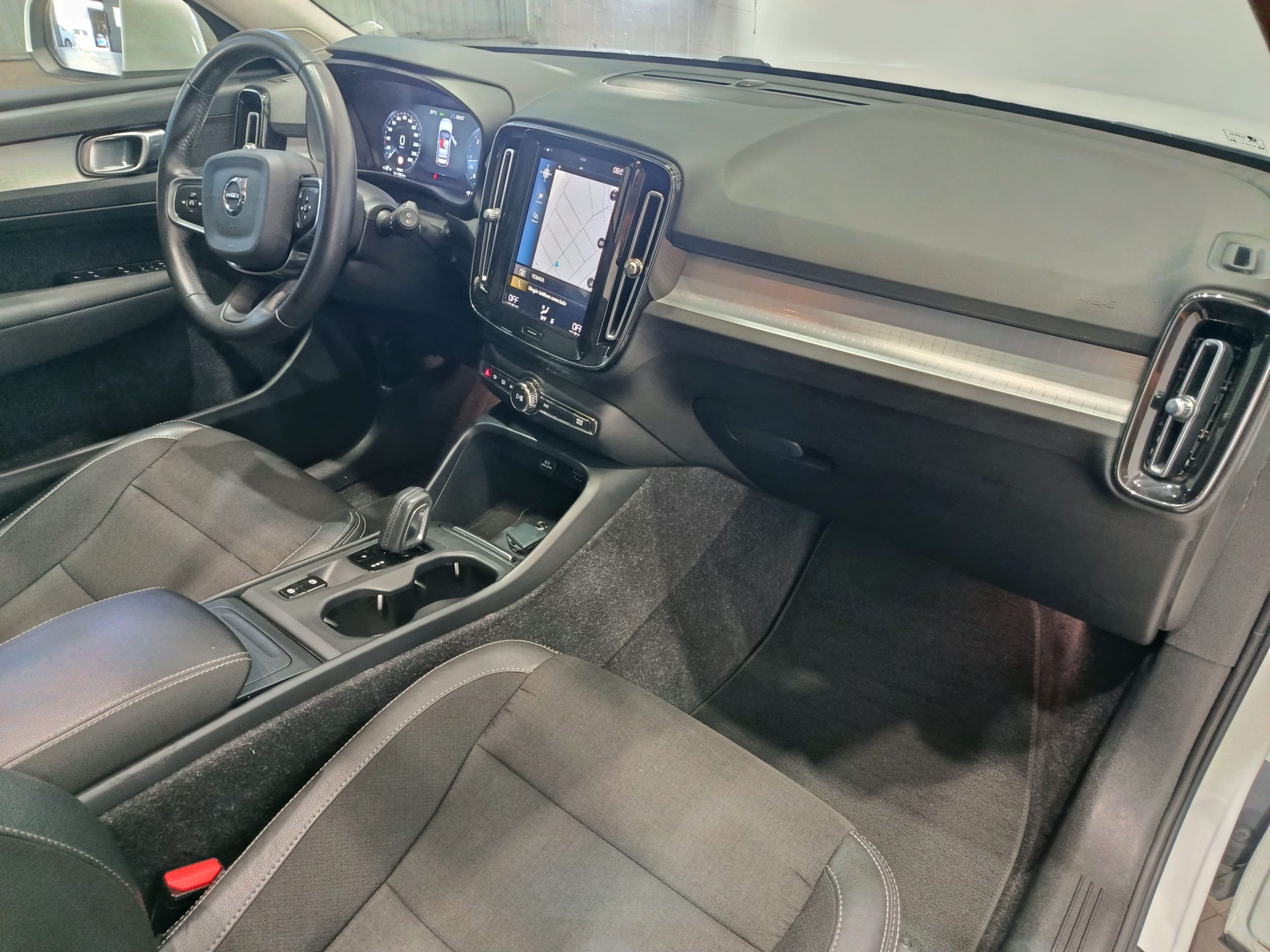 VOLVO XC40 2.0 D3 150CV MOMENTUM AUTO - Imagen 16