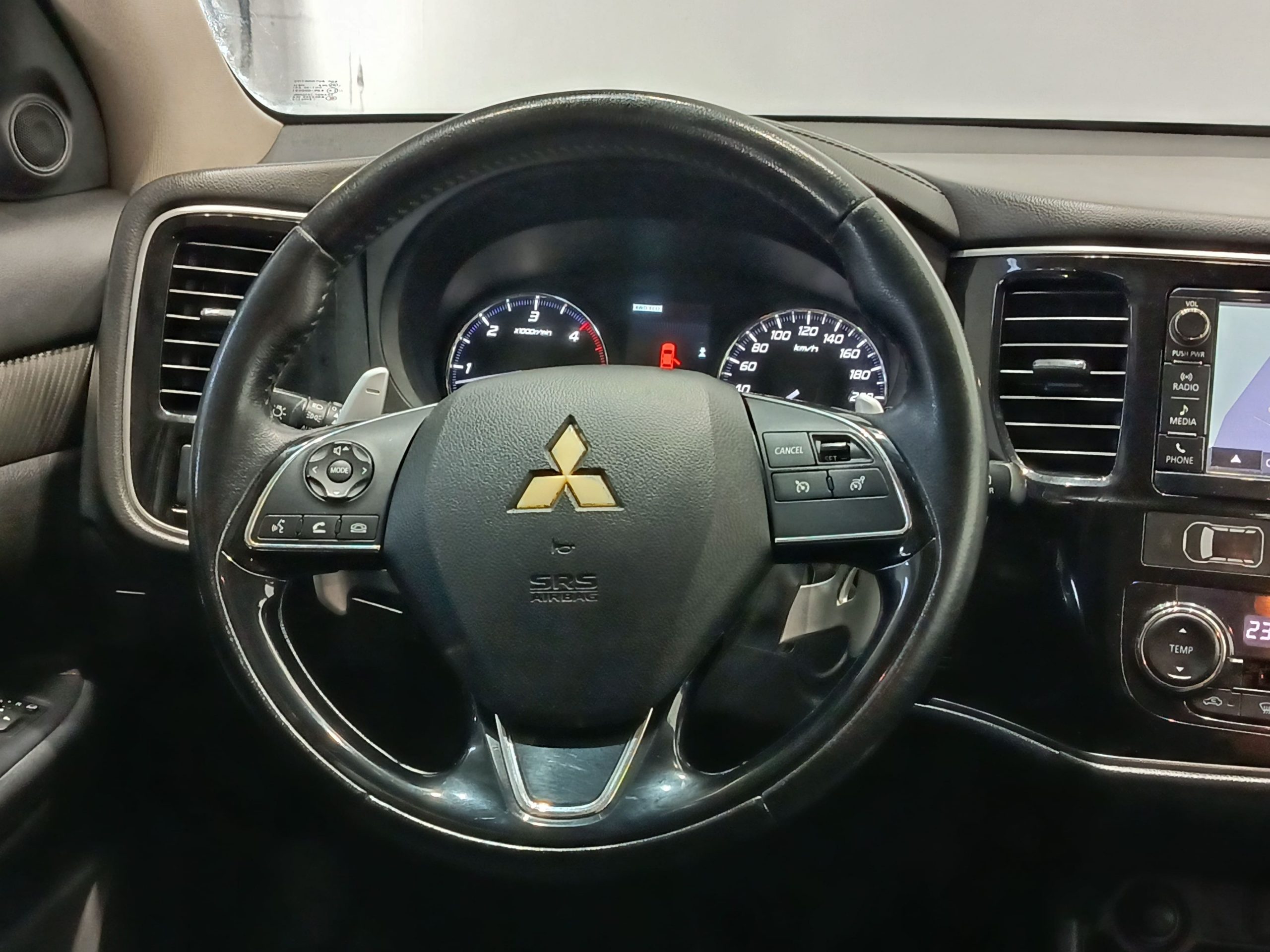 MITSUBISHI OUTLANDER 2.2d 4X4 AUTO MOTION 7 PLAZAS 150CV - Imagen 17