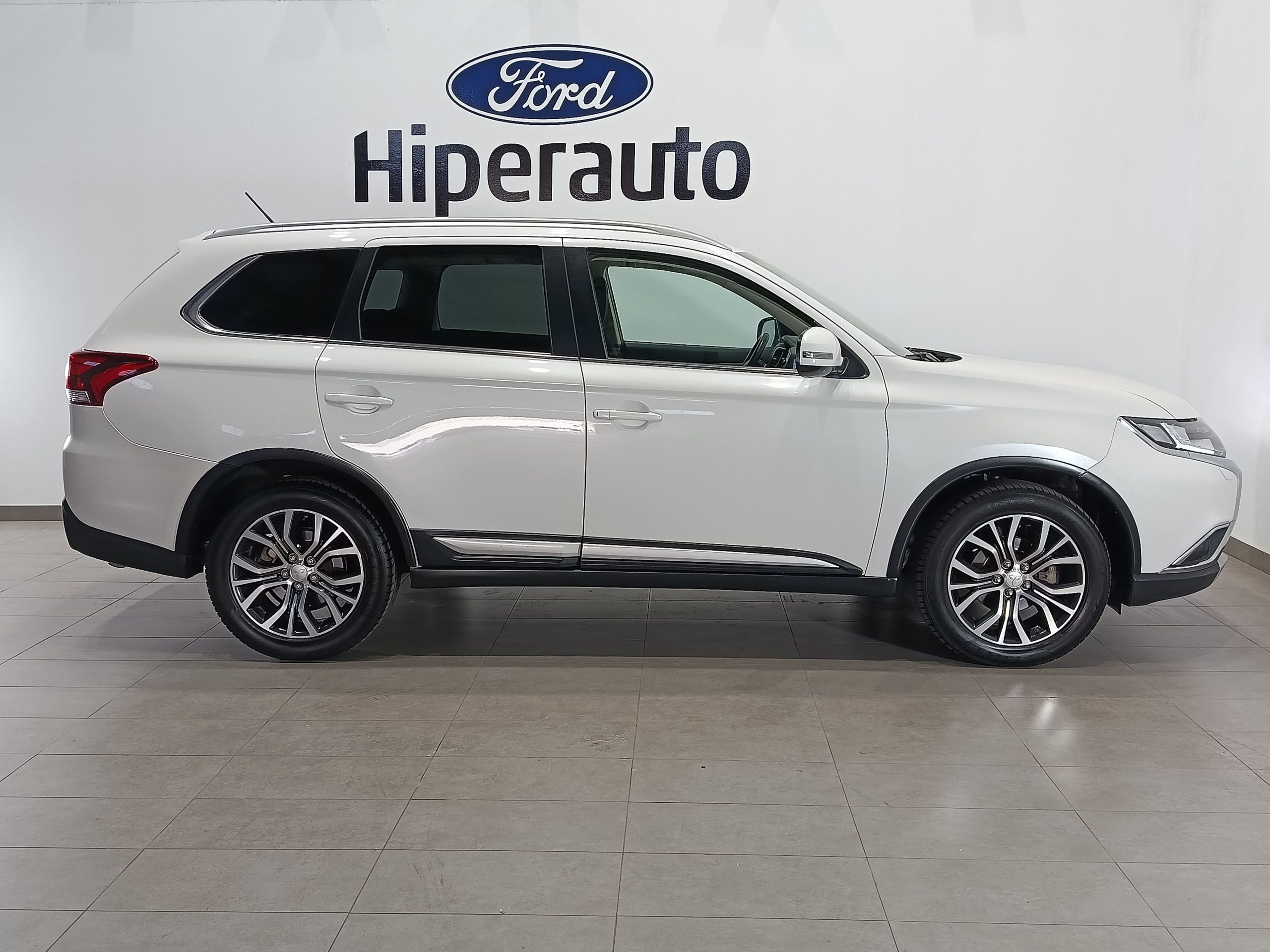 MITSUBISHI OUTLANDER 2.2d 4X4 AUTO MOTION 7 PLAZAS 150CV - Imagen 20
