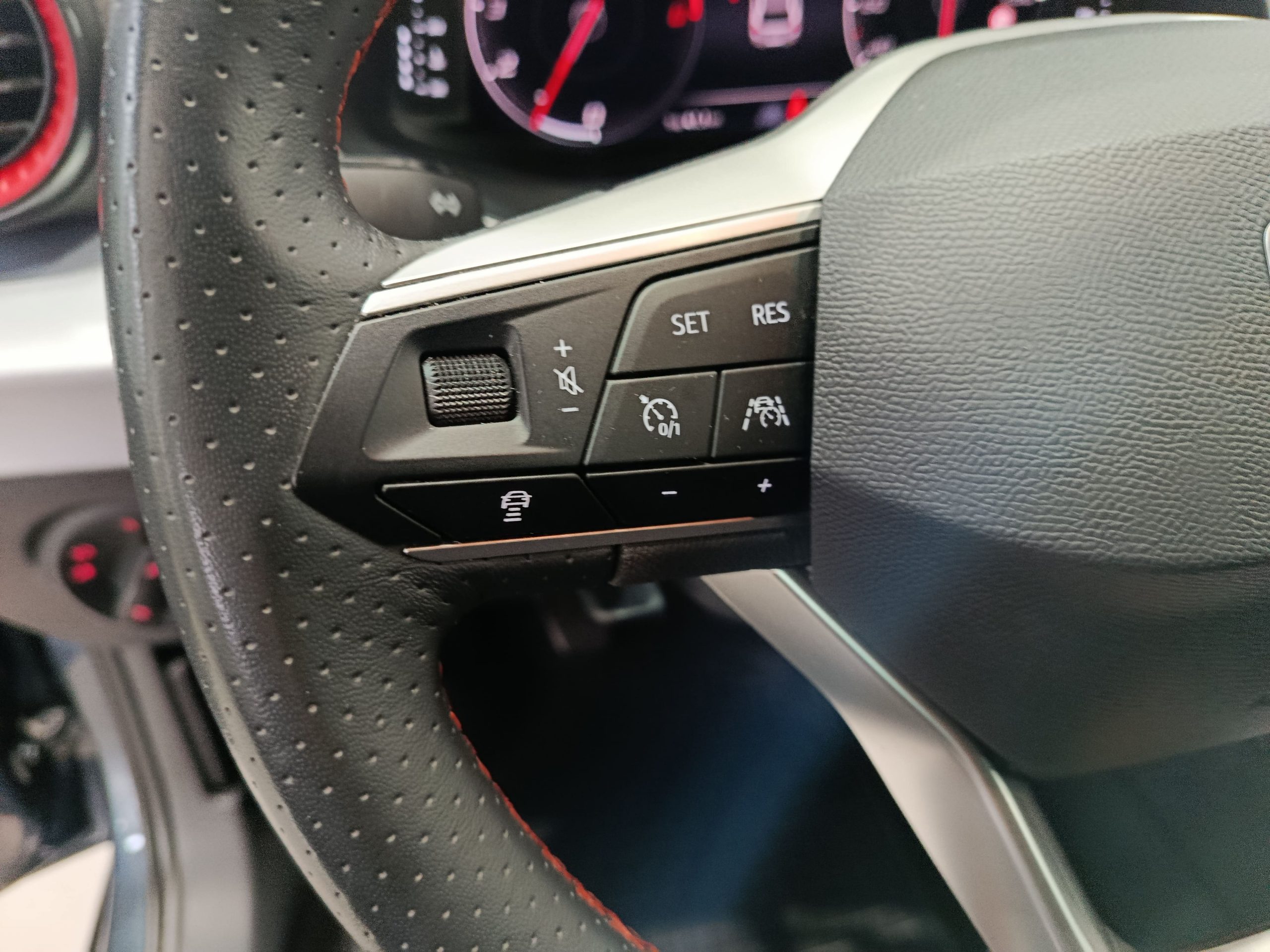 SEAT IBIZA FR SALTA! 1.0TSI 115CV S&S MT6 - Imagen 21