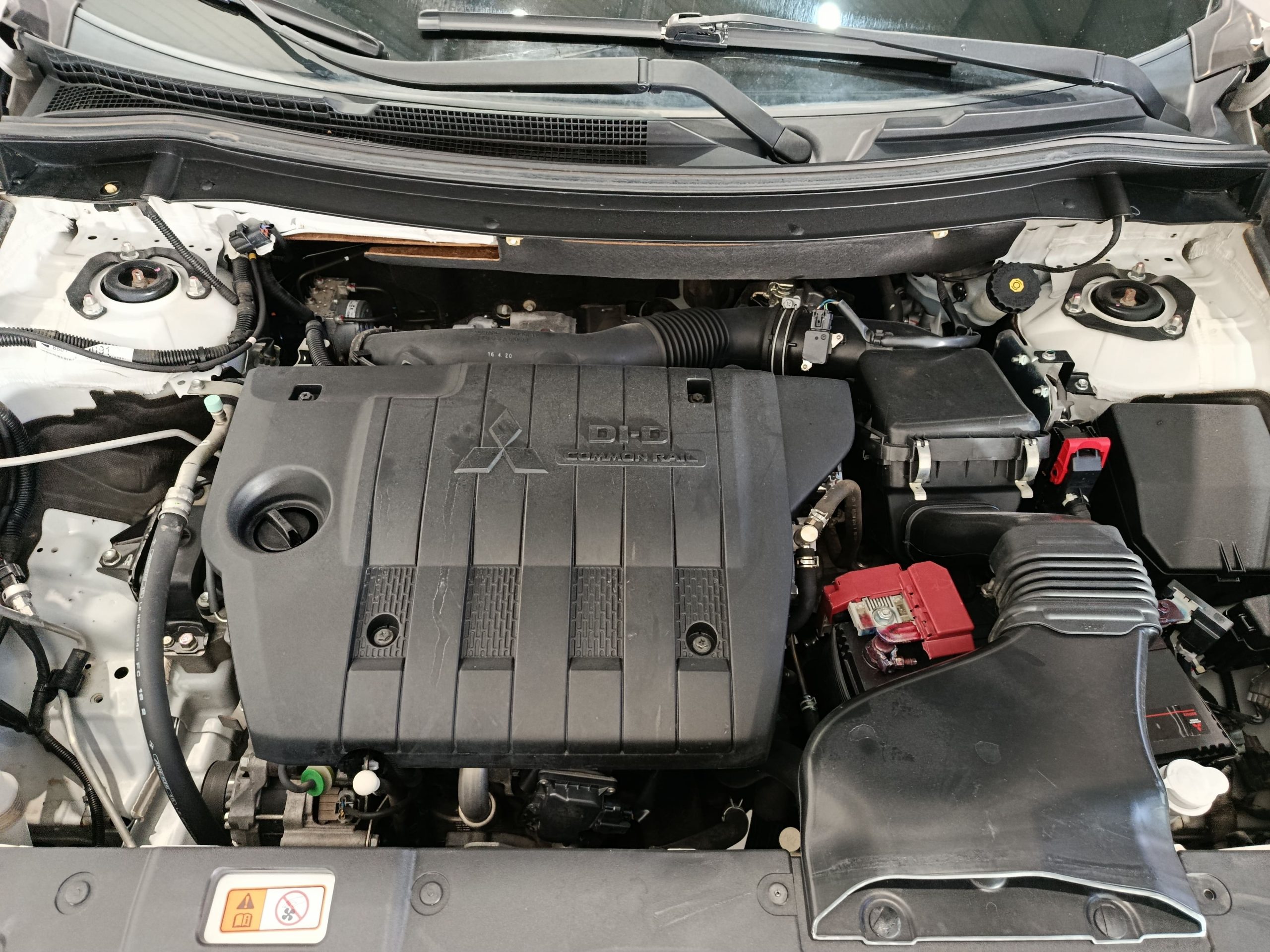 MITSUBISHI OUTLANDER 2.2d 4X4 AUTO MOTION 7 PLAZAS 150CV - Imagen 22