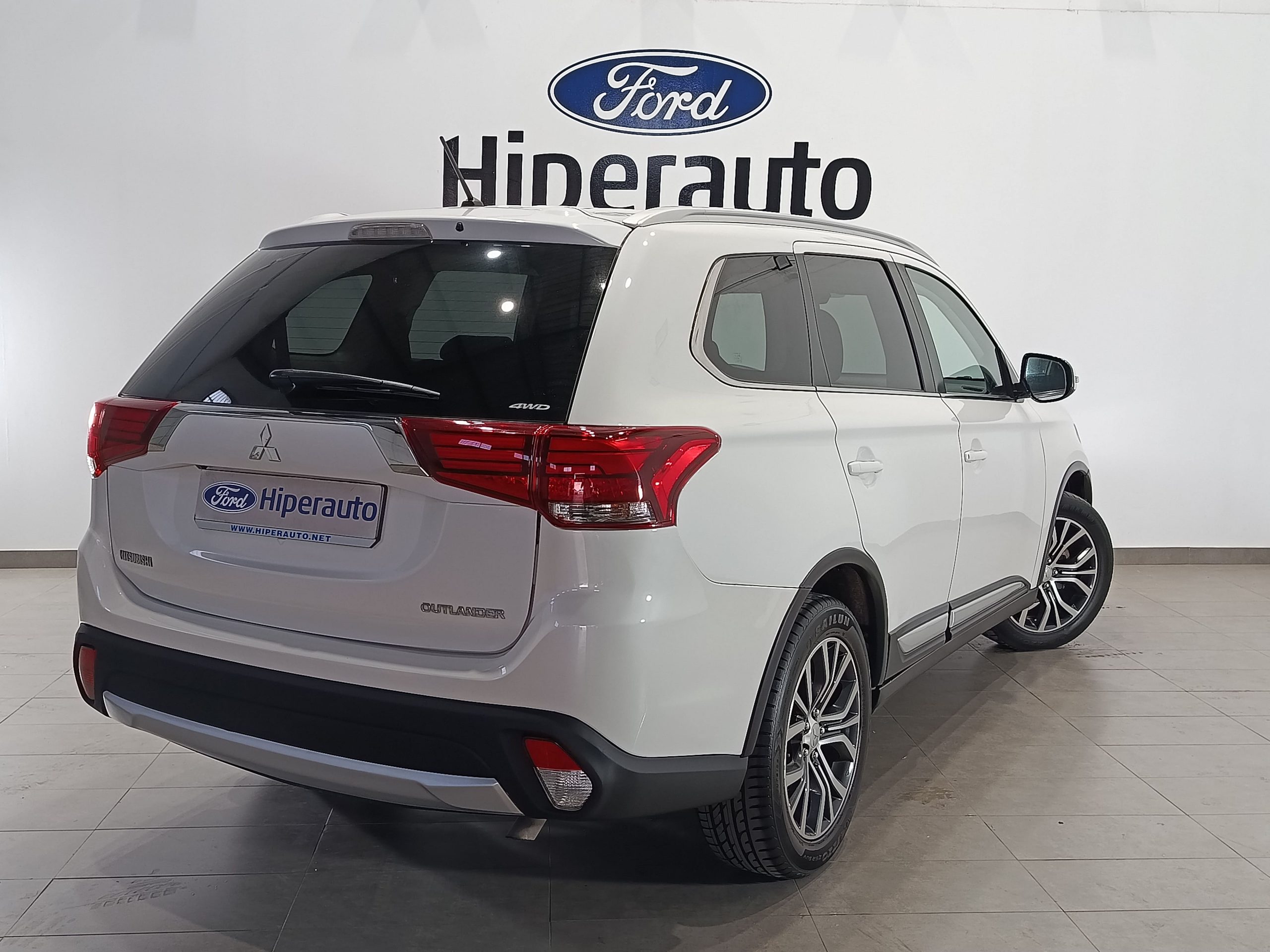 MITSUBISHI OUTLANDER 2.2d 4X4 AUTO MOTION 7 PLAZAS 150CV - Imagen 5