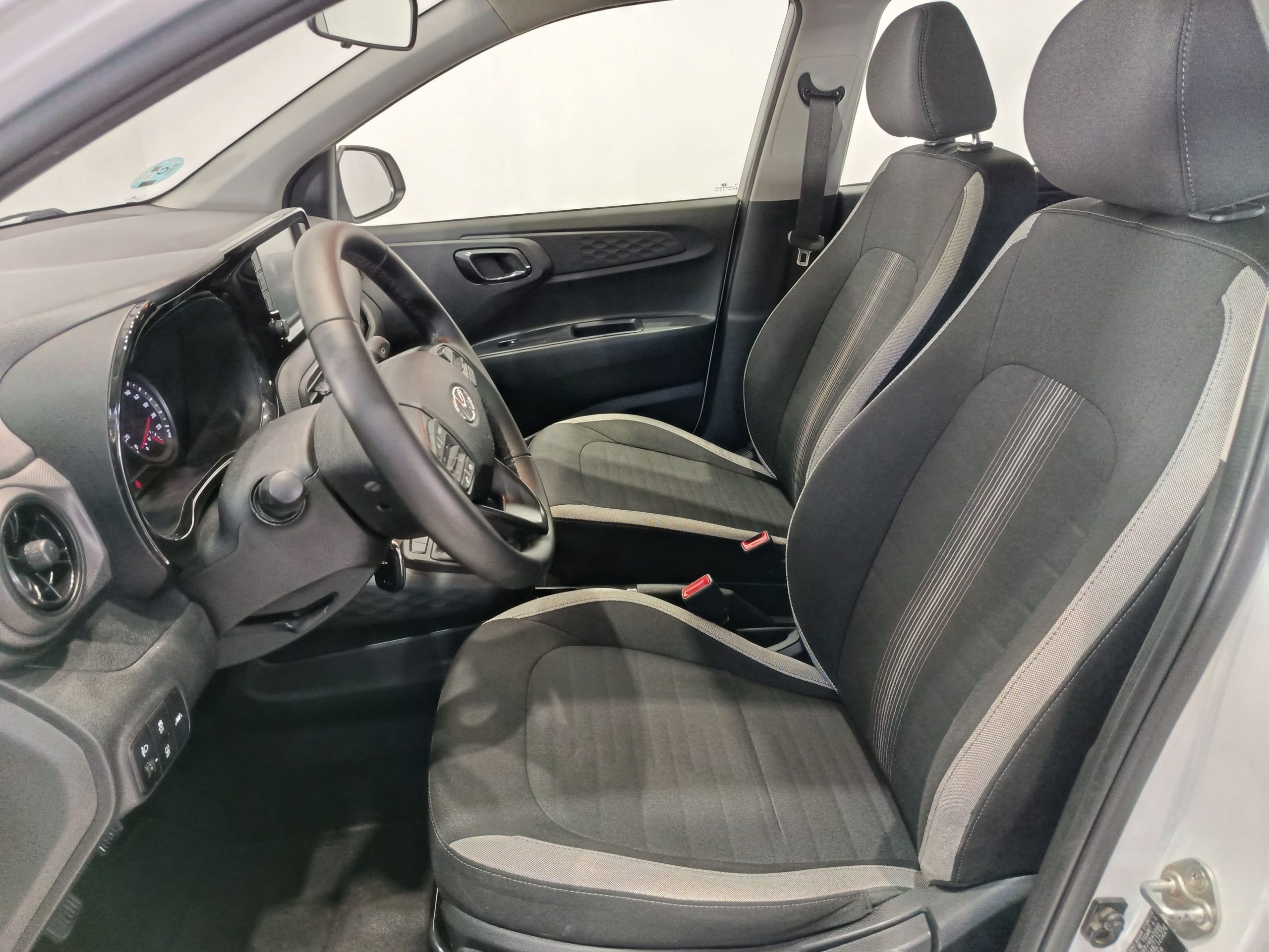 HYUNDAI i10 1.0 KLASS 67cv - Imagen 8