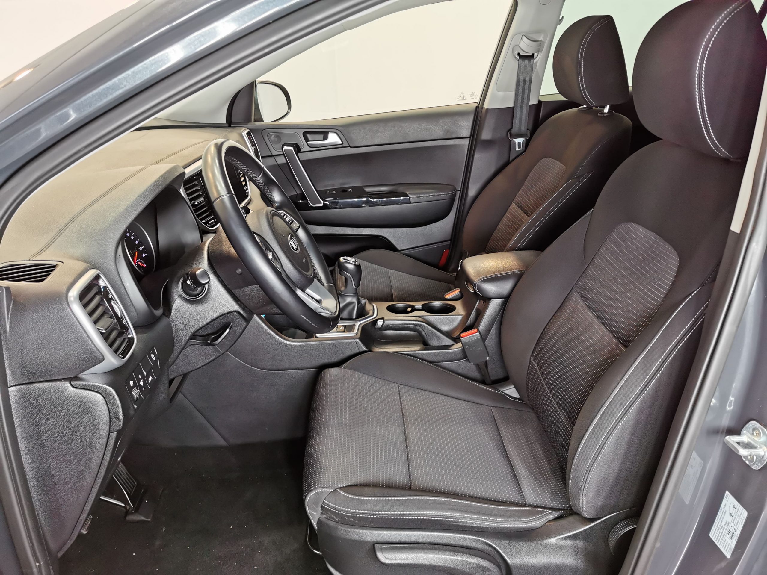 KIA SPORTAGE 1.6MHEV 136CV DRIVE S&S 4X2 MT6 - Imagen 8