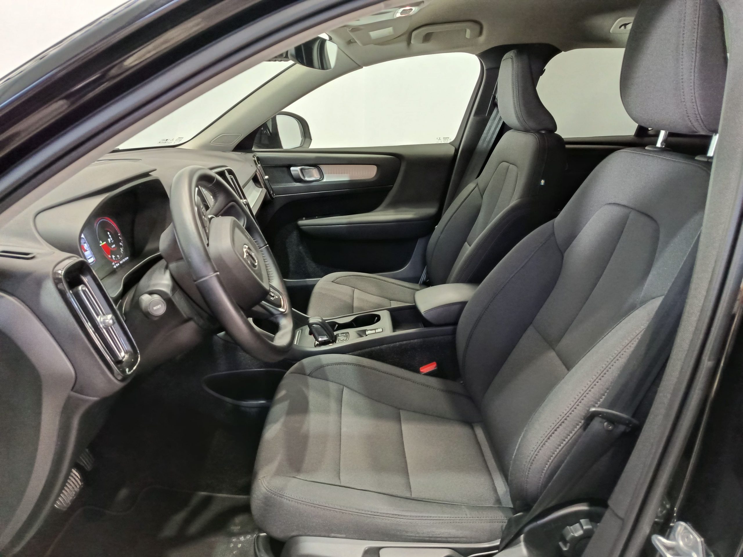 VOLVO XC40 R-DESING 1.5 T4 TWIN RECHARGE 211CV AUTO - Imagen 8