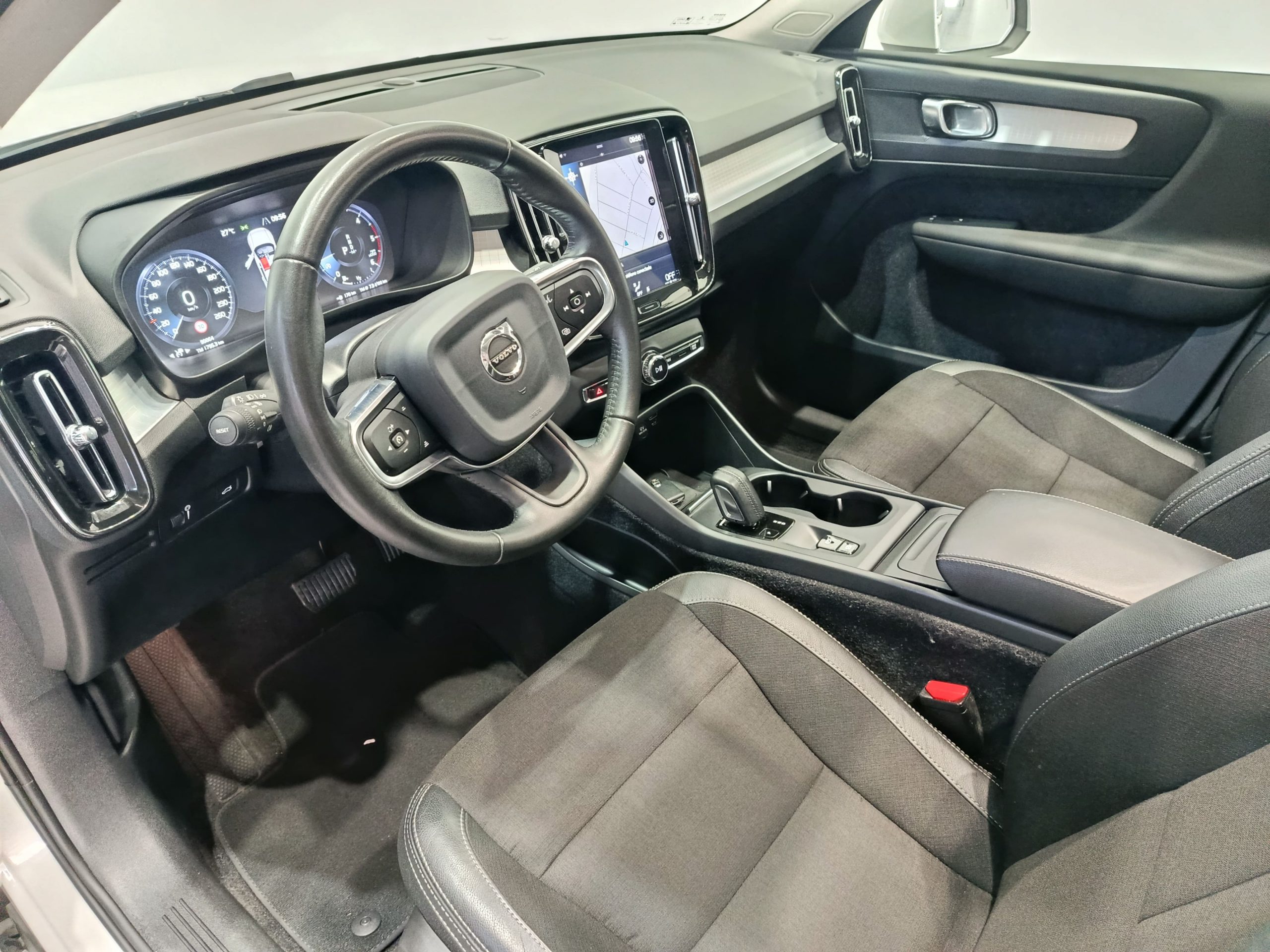 VOLVO XC40 2.0 D3 150CV MOMENTUM AUTO - Imagen 8